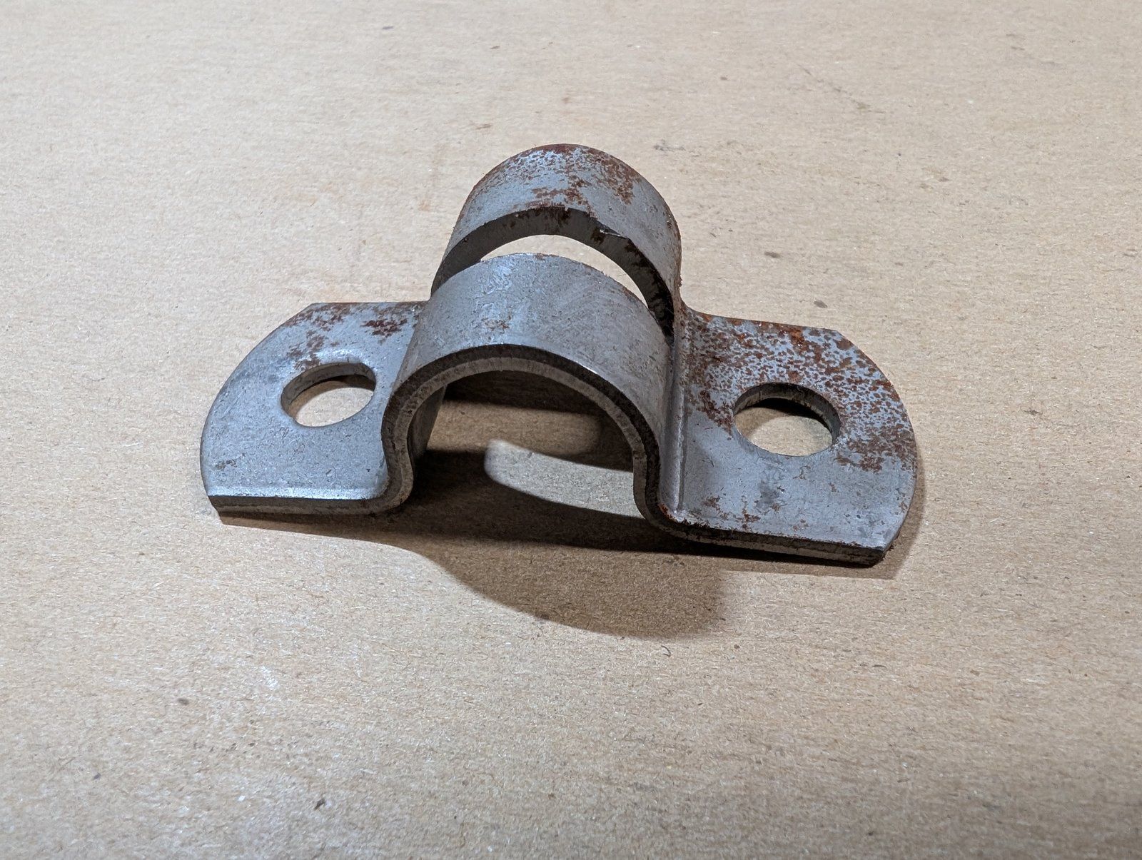C18029 BRACKET SADDLE - Ingersoll/Case Tractor Part
