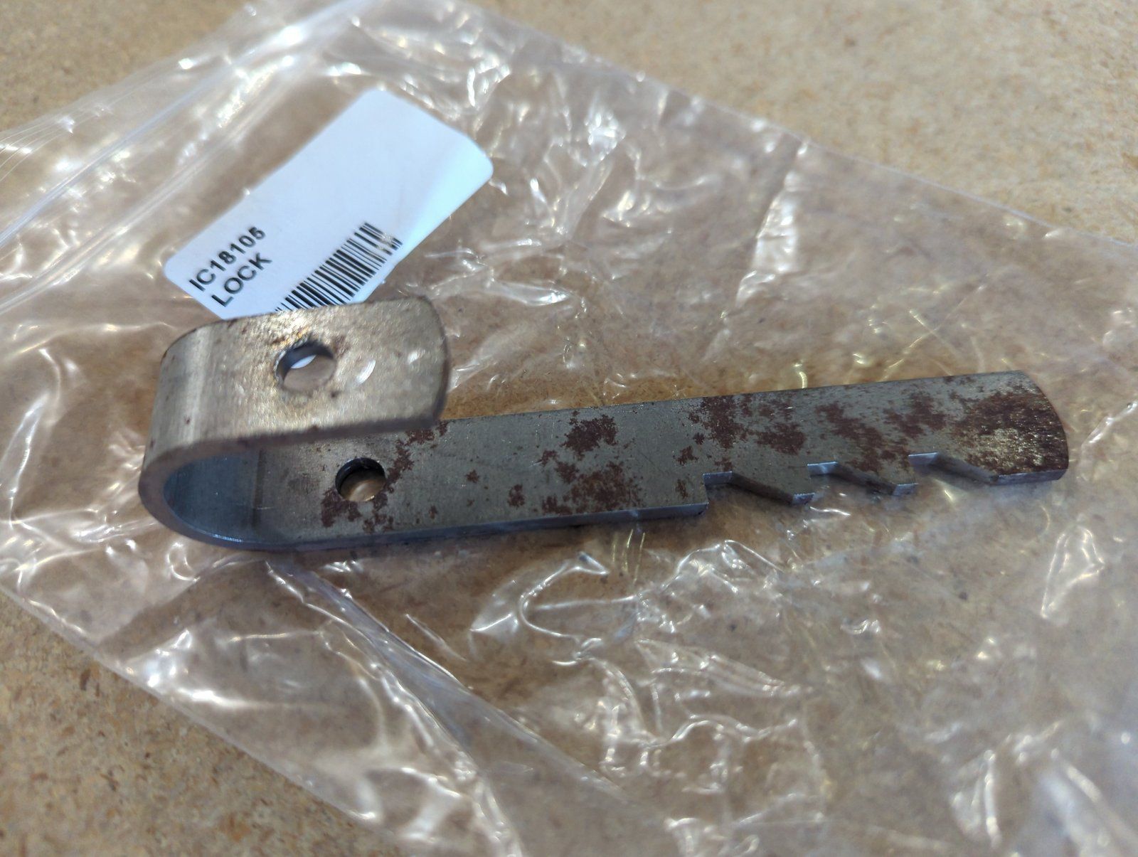 C18105 LOCK - Ingersoll/Case Tractor Part