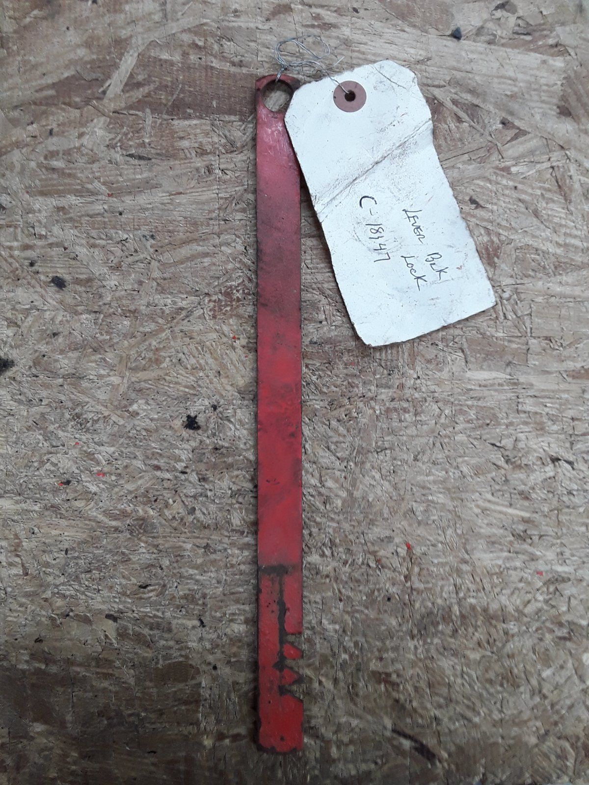 C18147 USED LEVER - LOCK - Ingersoll/Case Tractor Part