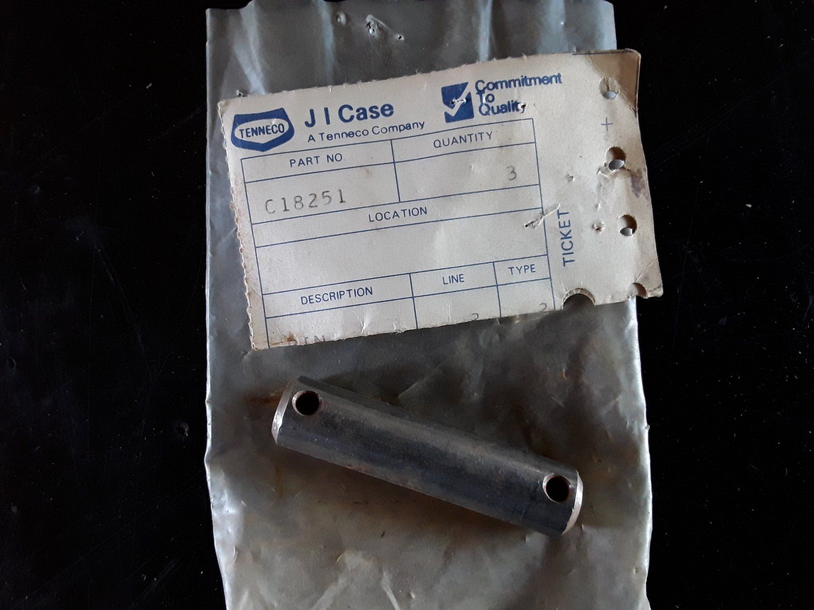 C18251 PIN - LIFT CYLINDER (S) - Ingersoll/Case Tractor Part