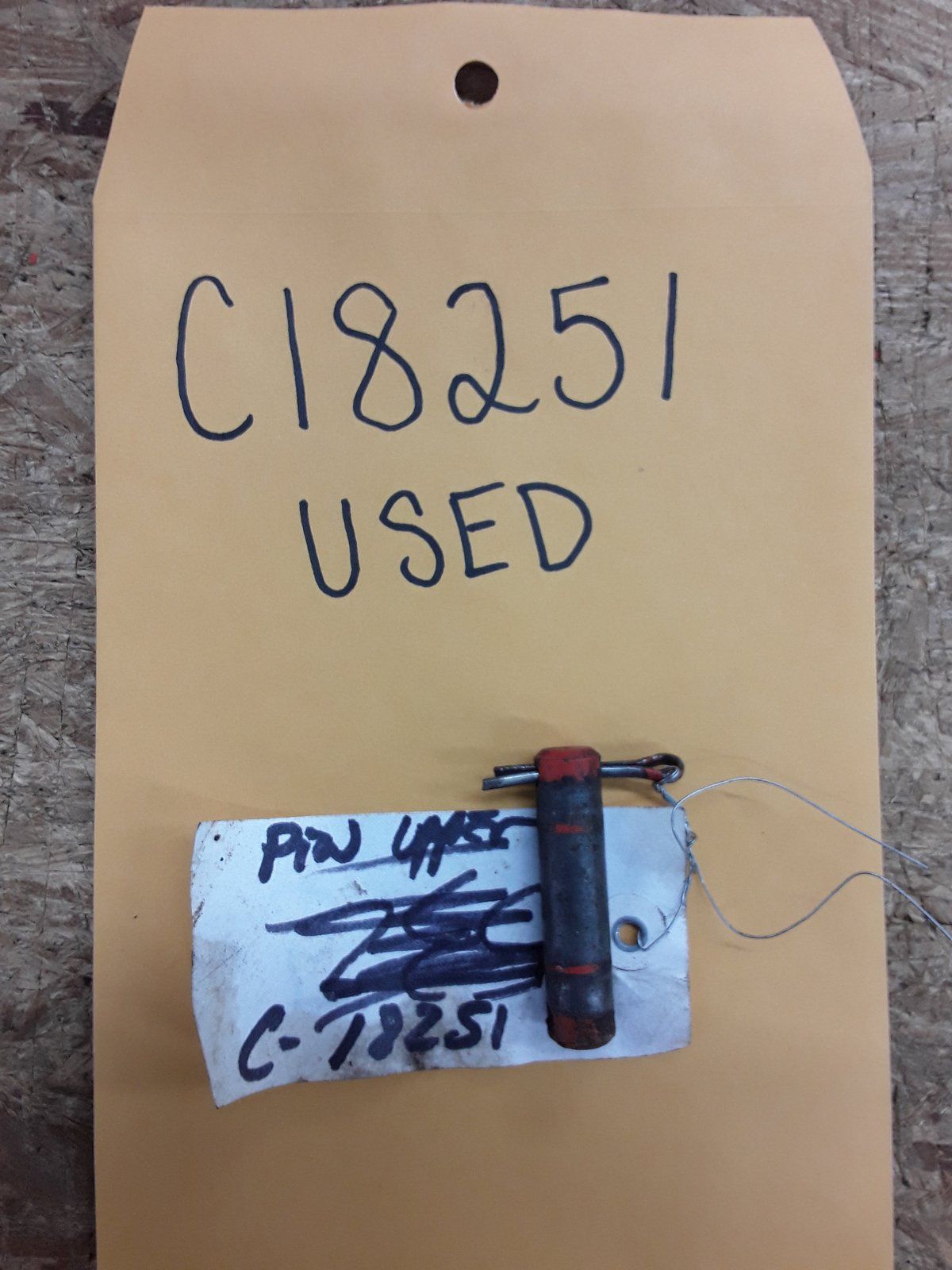 C18251 USED PIN - LIFT CYLINDER (S) - Ingersoll/Case Tractor Part