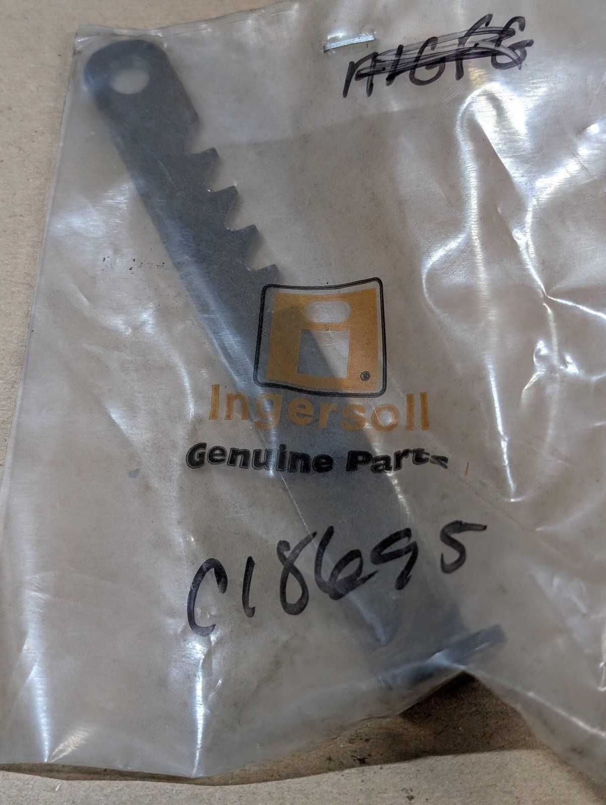 C18695 LATCH-PARKING BRAKE 108 - Ingersoll/Case Tractor Part