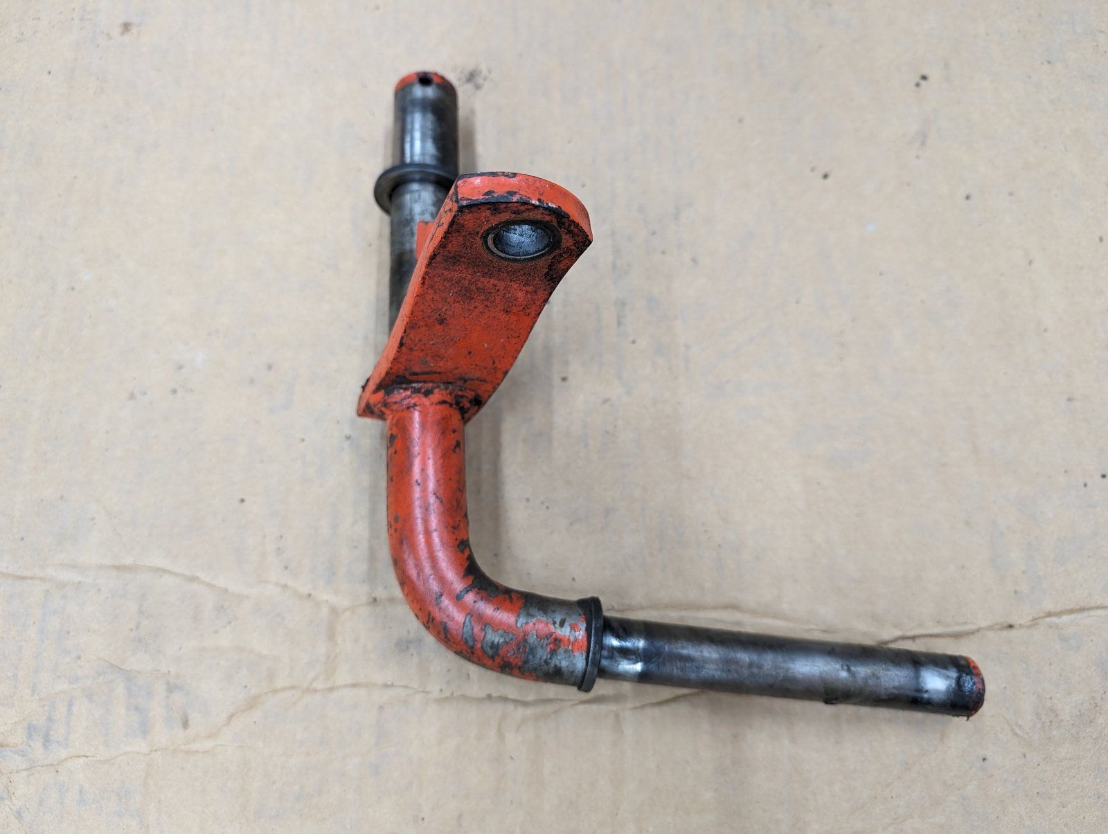 C18782 USED SPINDLE LH - Ingersoll/Case Tractor Part