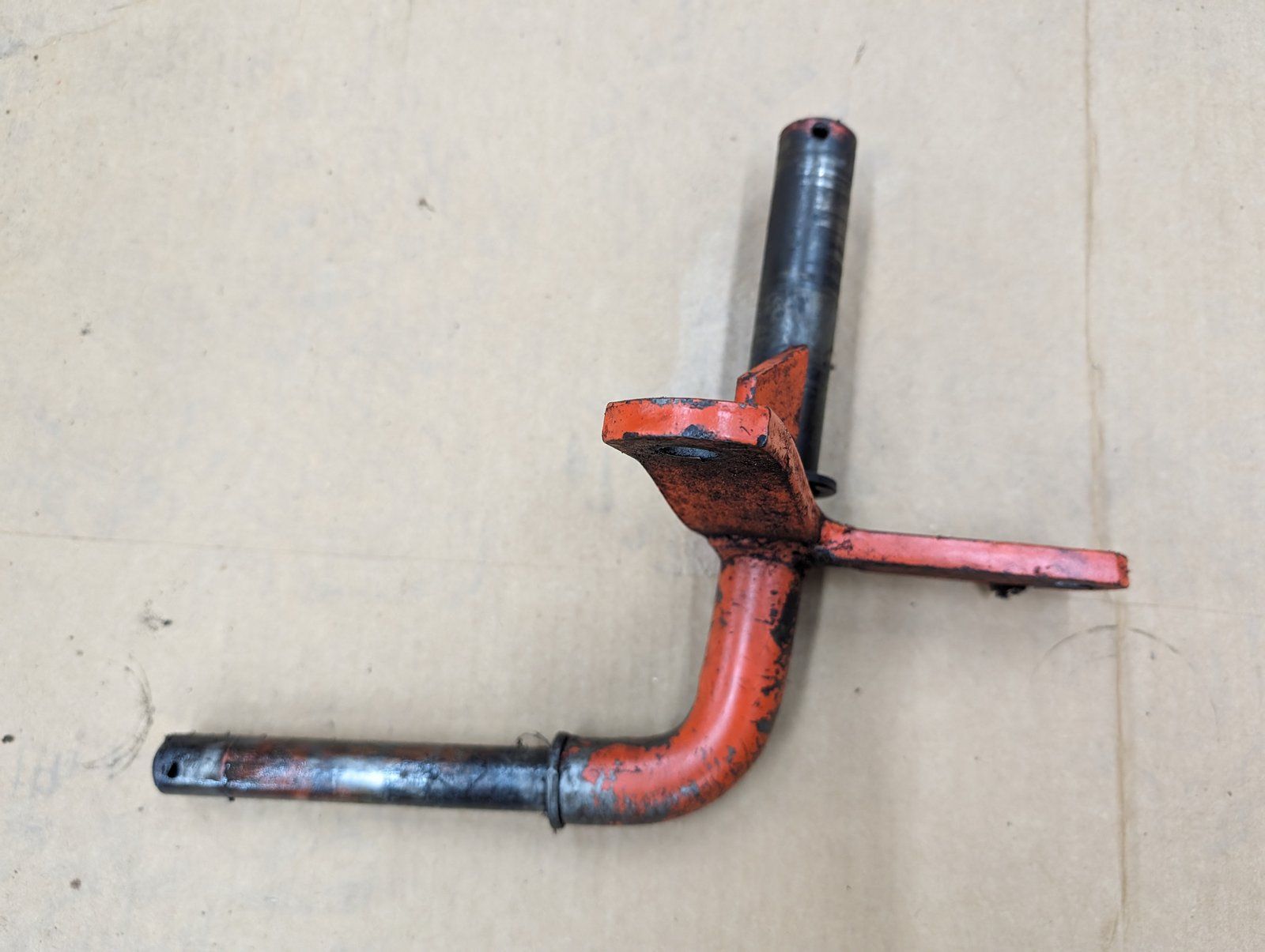 C18784 USED SPINDLE RH - Ingersoll/Case Tractor Part