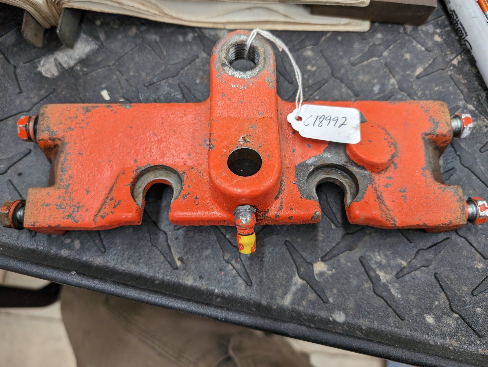 C18992 USED SUPPORT STEERING GEAR C16644 - Ingersoll/Case Tractor Part