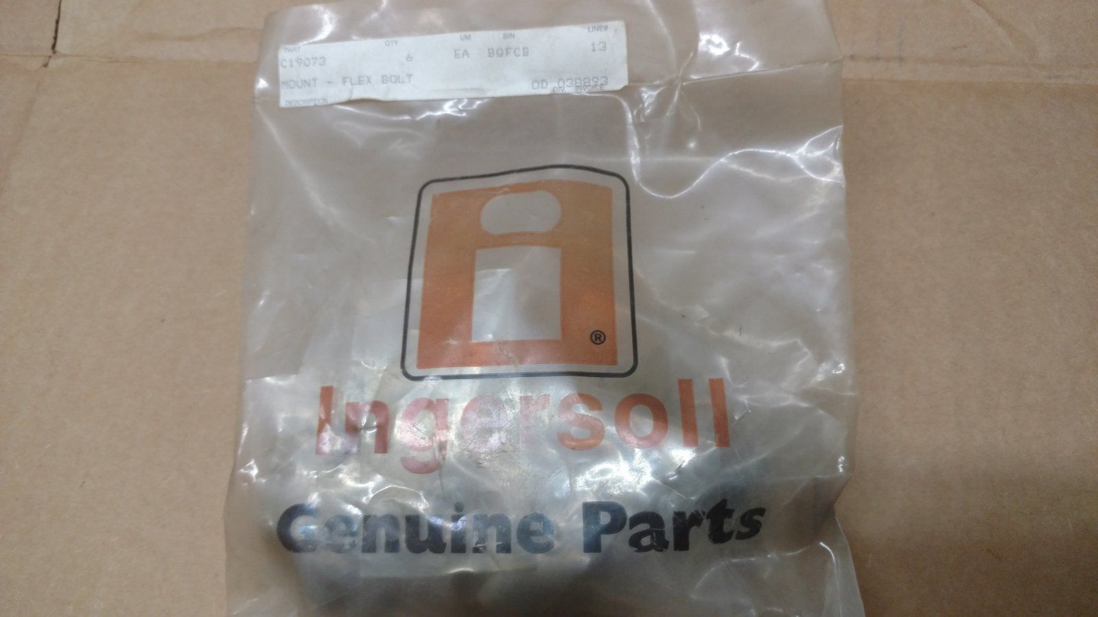 C19073 MOUNT - FLEX BOLT - Ingersoll/Case Tractor Part