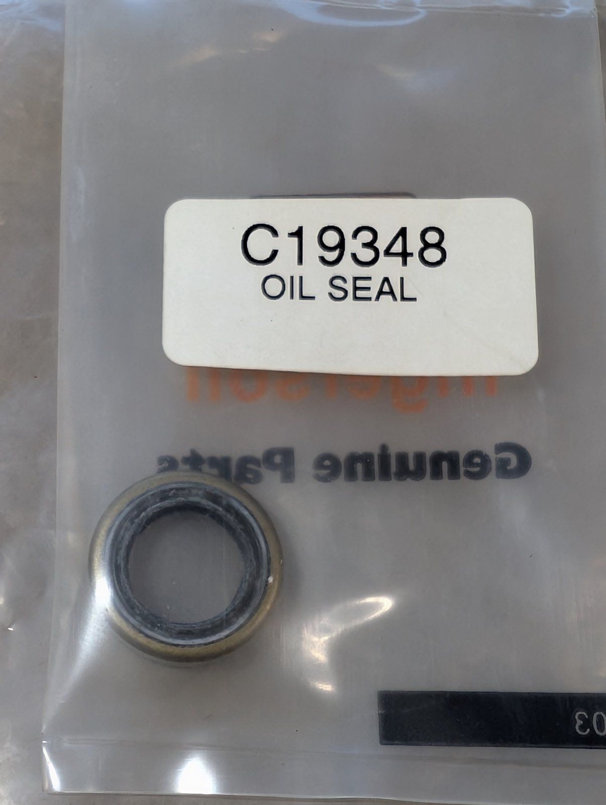 C19348 SEAL OIL TECUMSEH 788043 - Ingersoll/Case Tractor Part