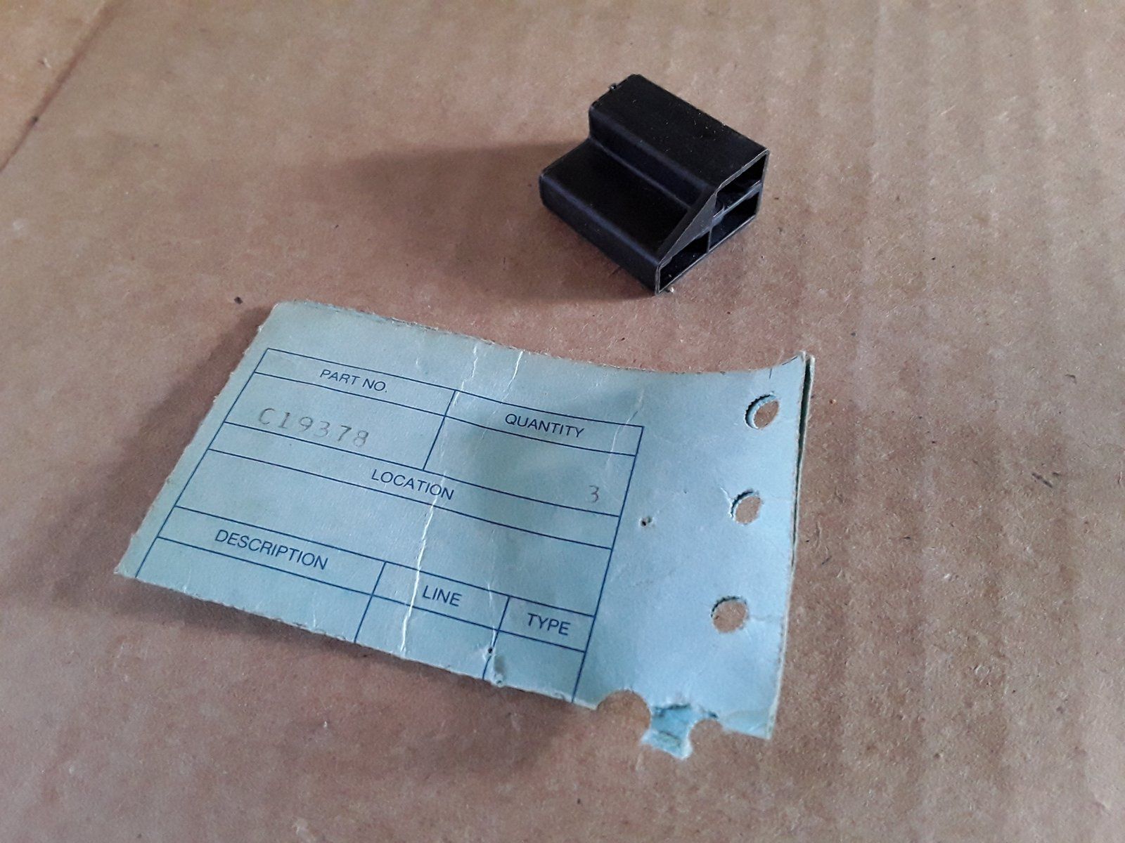 C19378 BODY-CONNECTOR - 3 CONTACT - Ingersoll/Case Tractor Part