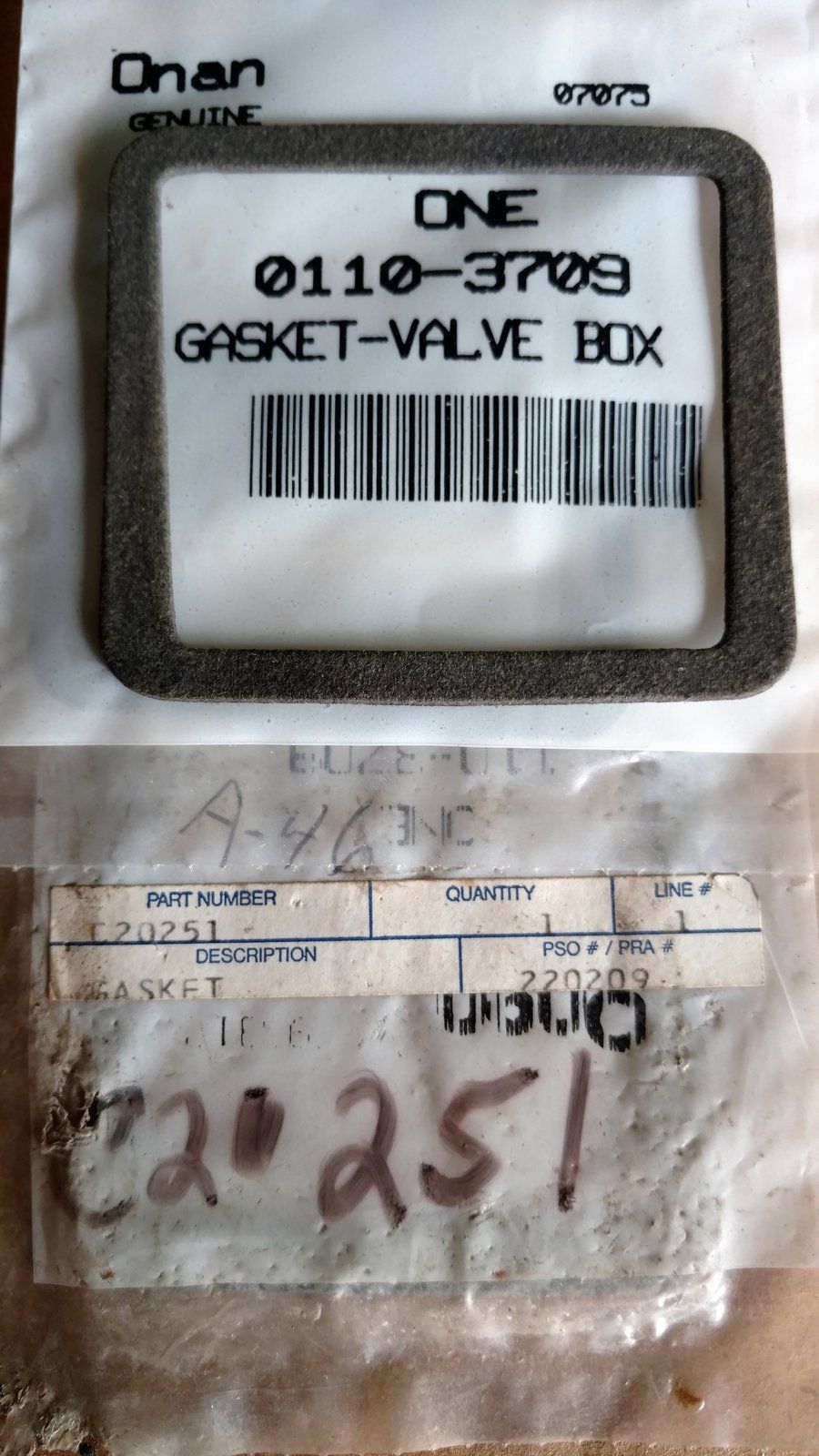 C20251 GASKET - VALVE COVER ONAN 110-3709 - Ingersoll/Case Tractor Part