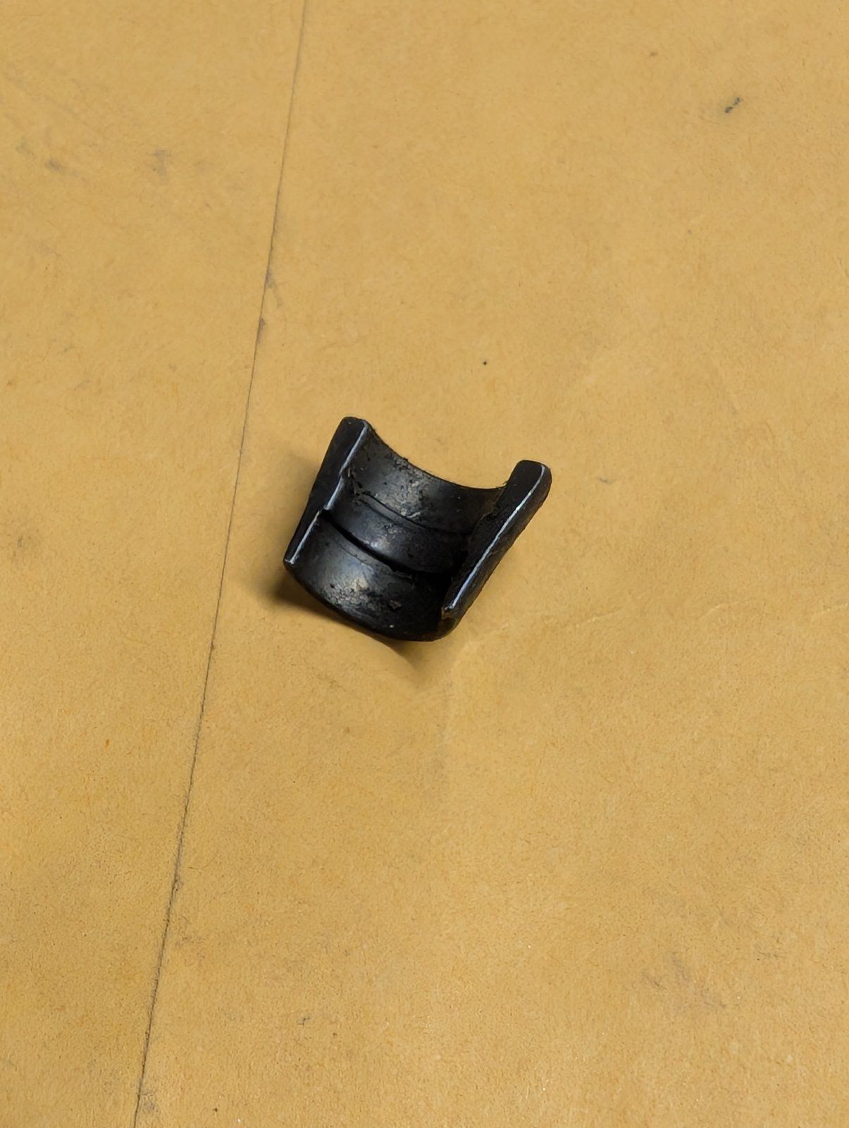 C20294 USED LOCK KEEPERS ONAN 110-0639 - Ingersoll/Case Tractor Part