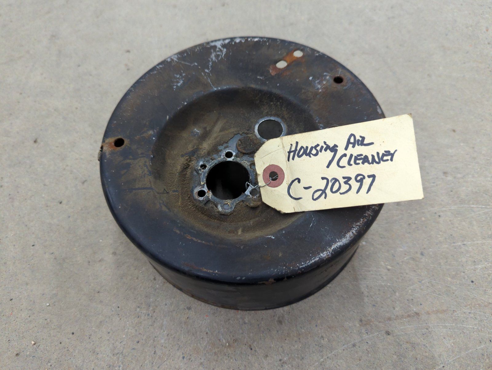 C20397 USED ONAN 140-1213` HOUSING - AIR CLEANER - Ingersoll/Case Tractor Part