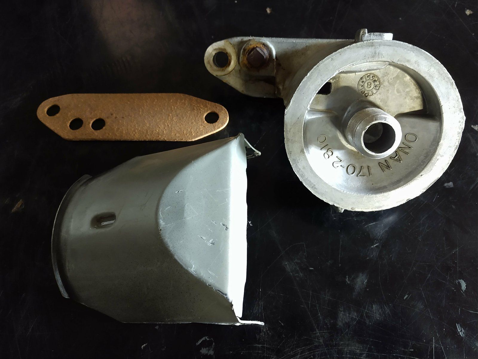 C20565 122-0814 122-0320 USED ONAN OIL FILTER ADAPTER CCK/B/P/N SERIES - Ingersoll/Case Tractor Part