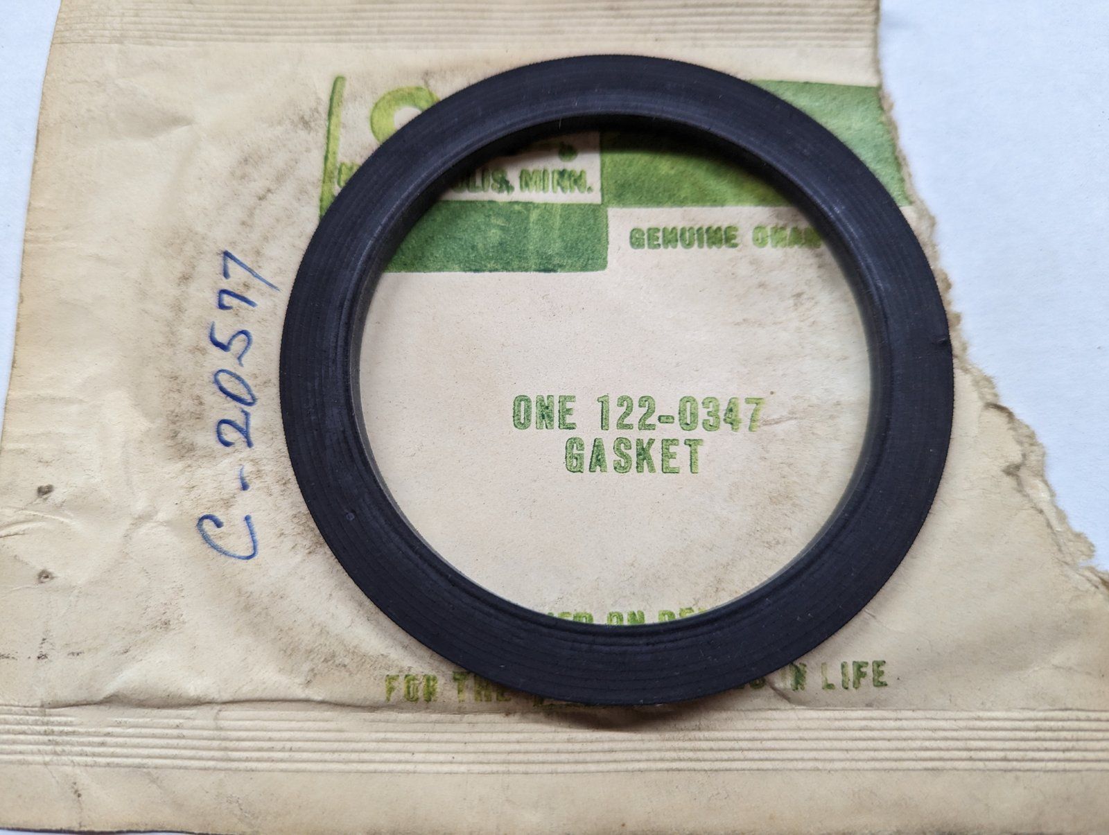 C20577 OLD STYLE OIL FILTER SHROUD GASKET ONAN 122-0347 - Ingersoll/Case Tractor Part
