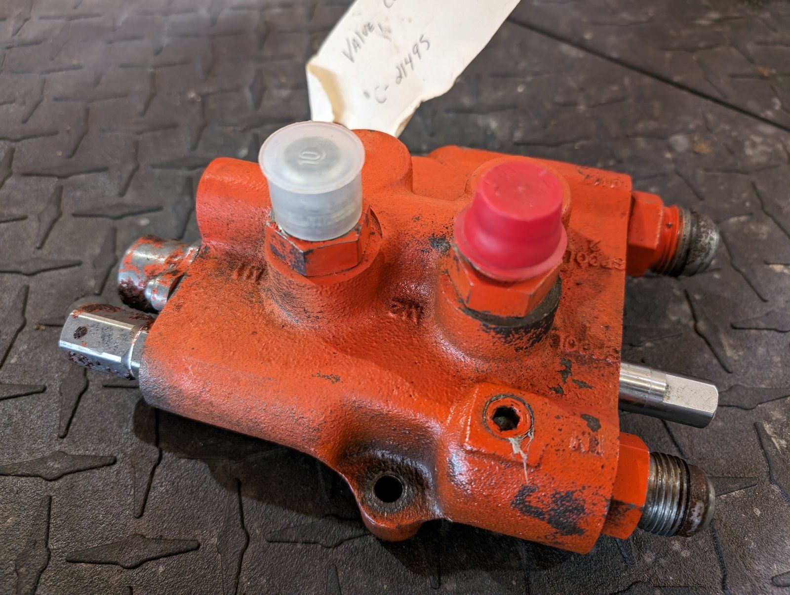 C21495 USED SINGLE SPOOL VALVE TCV - Ingersoll/Case Tractor Part