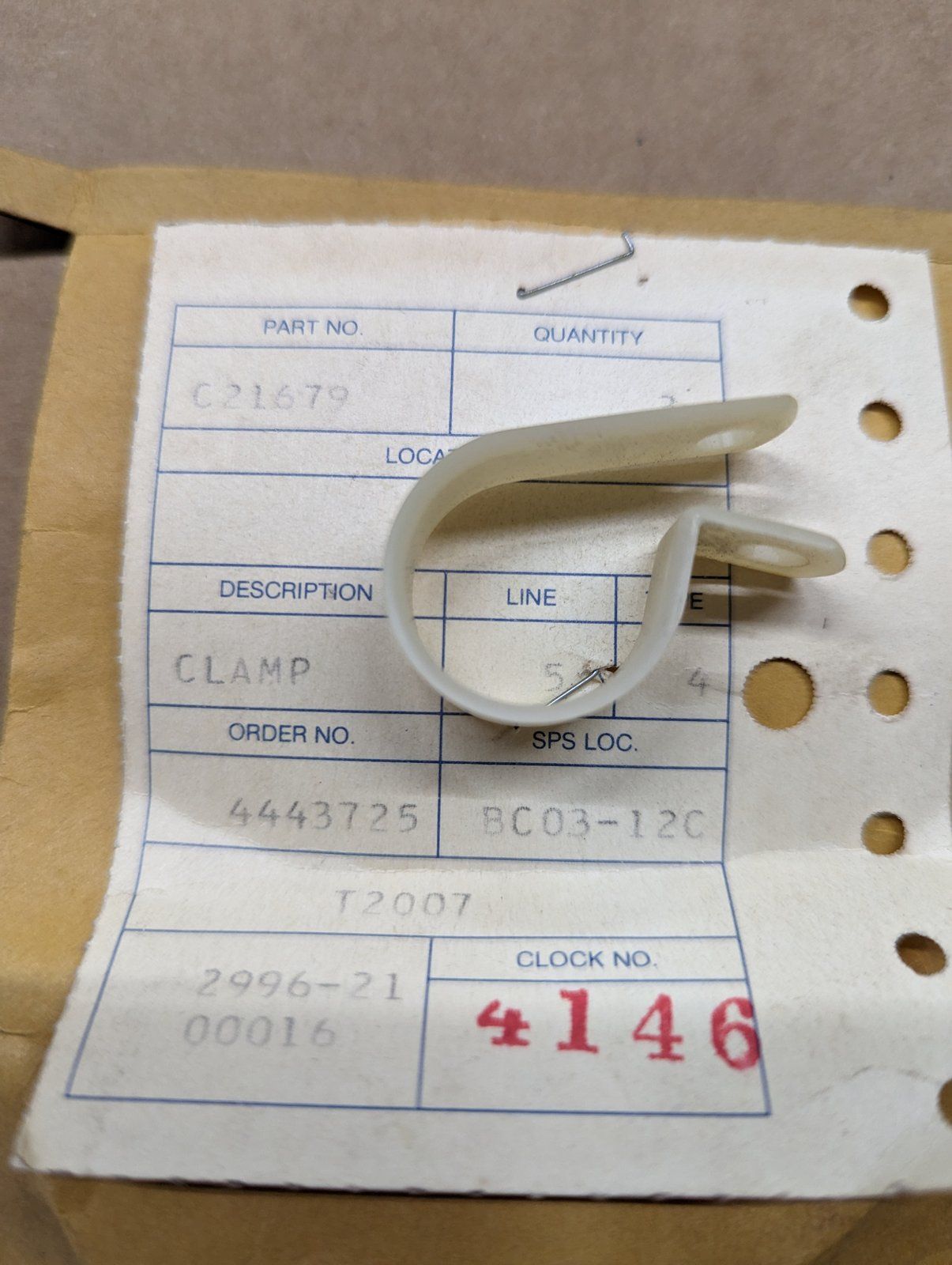 C21679 PLASTIC CLAMP - Ingersoll/Case Tractor Part