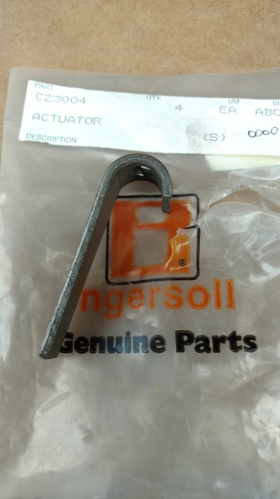 C23004 ACTUATOR (EARLY 446 PTO SWITCH) - Ingersoll/Case Tractor Part