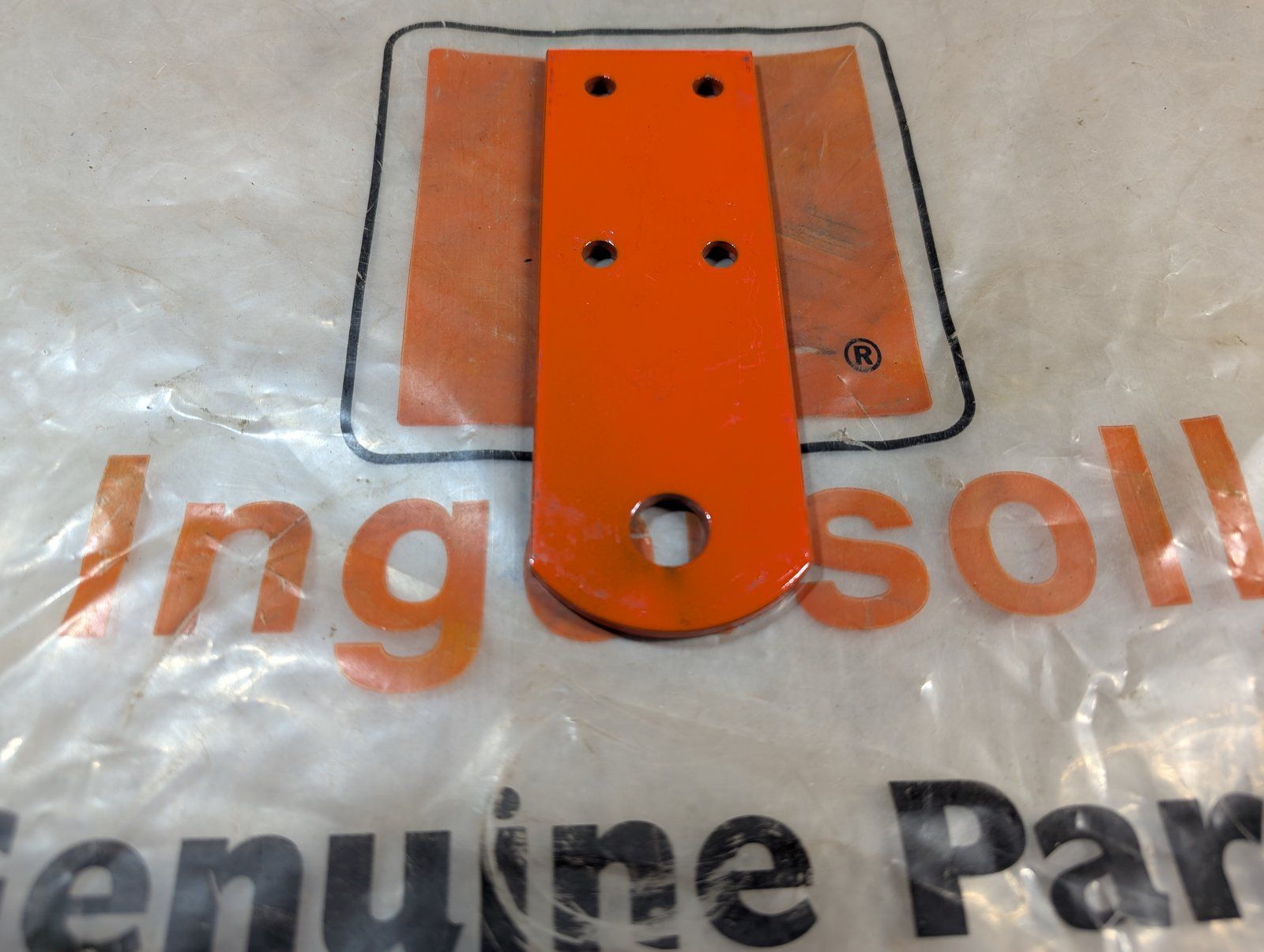 C23200 HITCH PLATE SWEEPER - Ingersoll/Case Tractor Part
