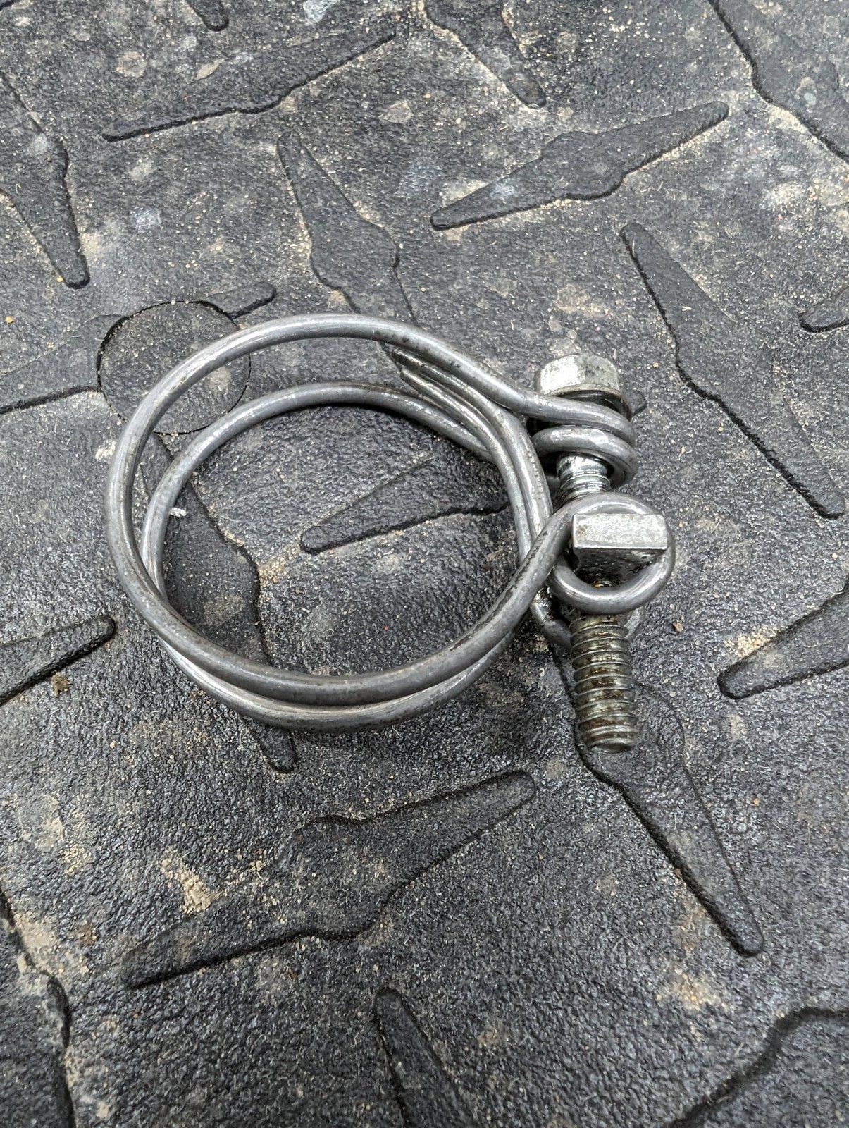 C23326 USED CLAMP - HOSE - Ingersoll/Case Tractor Part