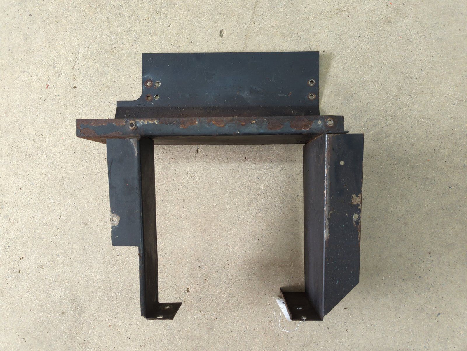 C23482 USED MOUNT - HEAT EXCHANGER & SHIELD C27605 - Ingersoll/Case Tractor Part