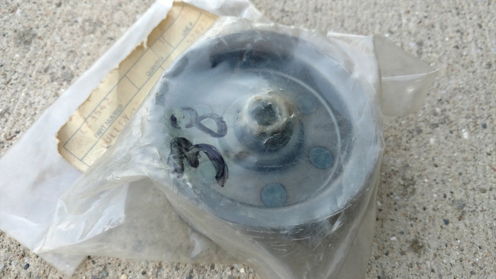 C23542 PULLEY- FLAT IDLER 2. 25 X .81W X .38 HUB - Ingersoll/Case Tractor Part