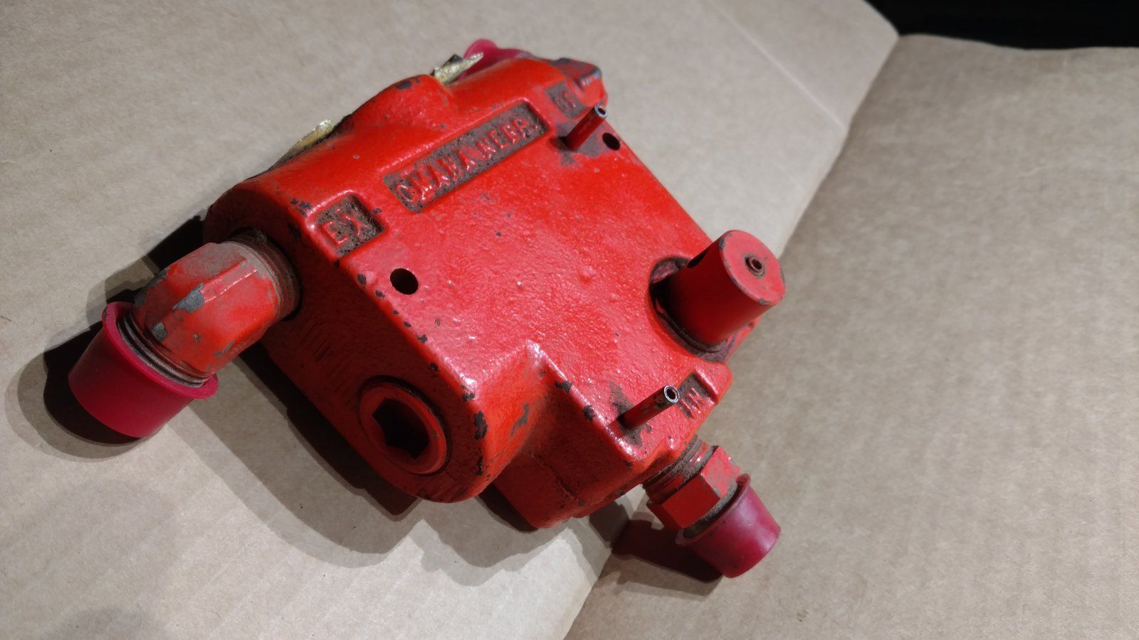 C23618 VALVE - FLOW CONTROL - Ingersoll/Case Tractor Part