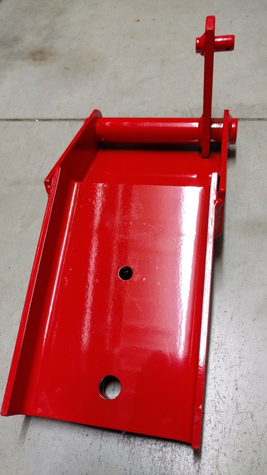 C23702 BRACKET-CENTER PUSH SNOW DIRT BLADE - Ingersoll/Case Tractor Part