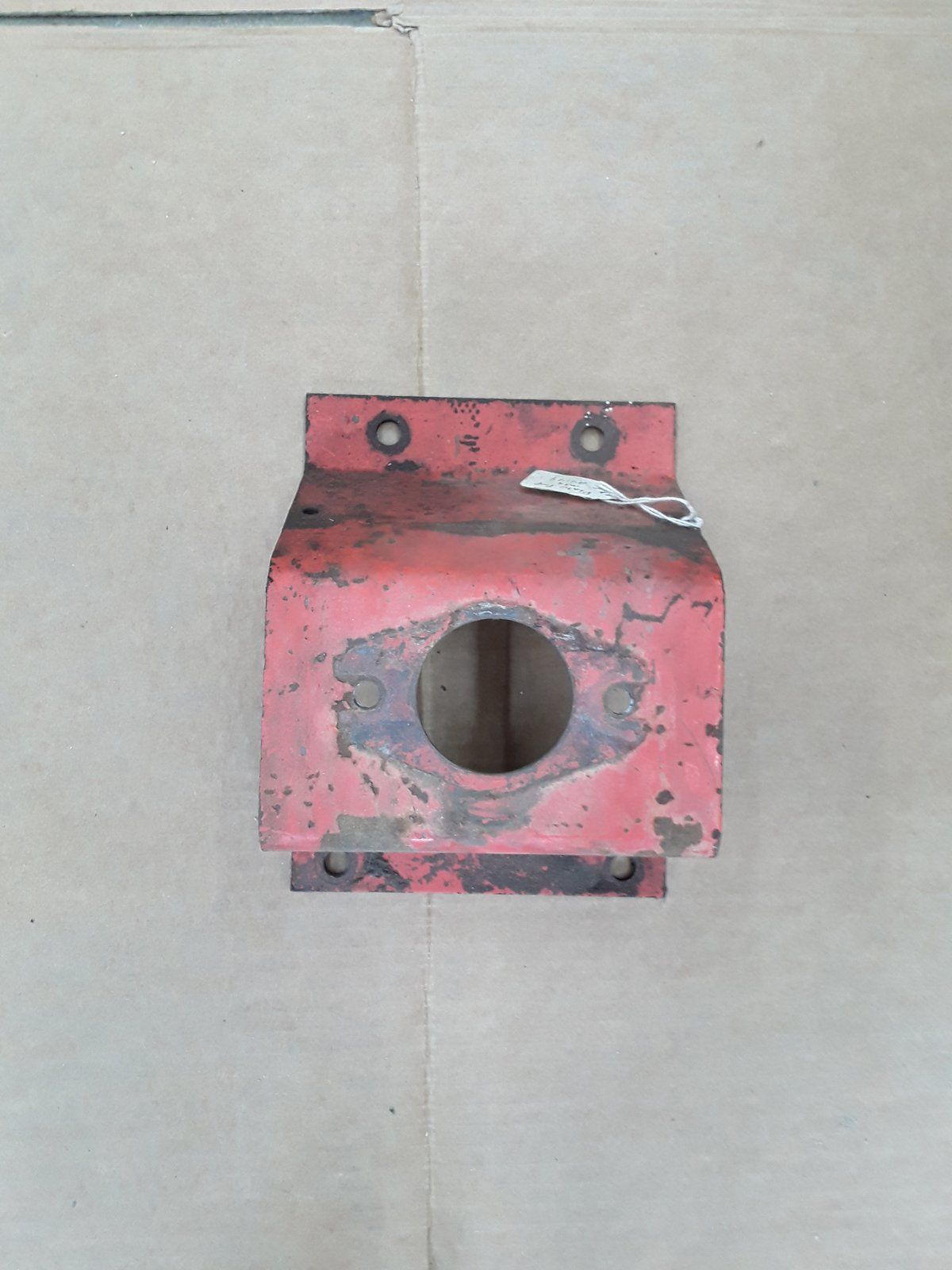 C24149 USED PUMP MOUNT - Ingersoll/Case Tractor Part