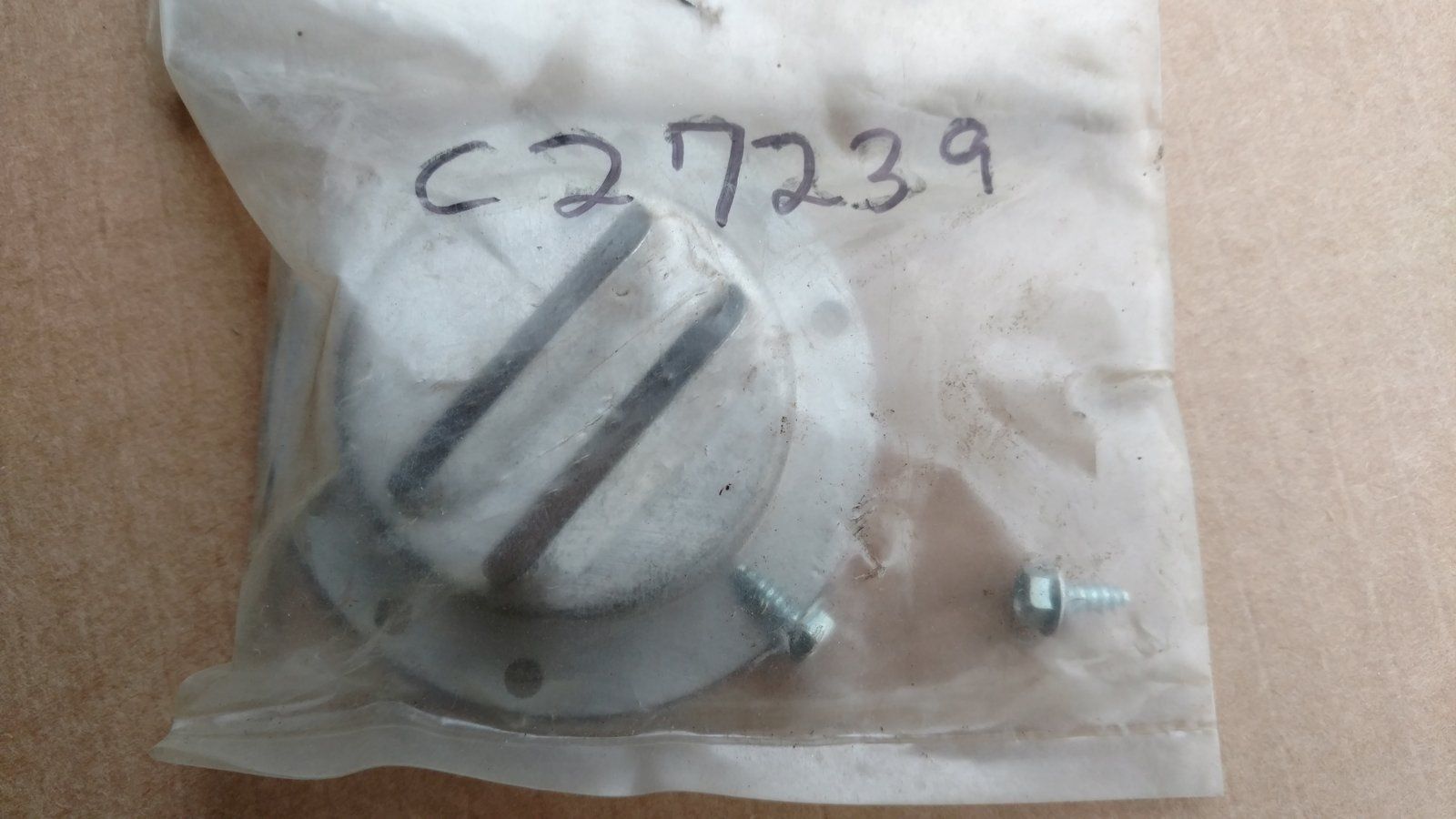 C24239 DEFLECTOR B/S 393758 - Ingersoll/Case Tractor Part