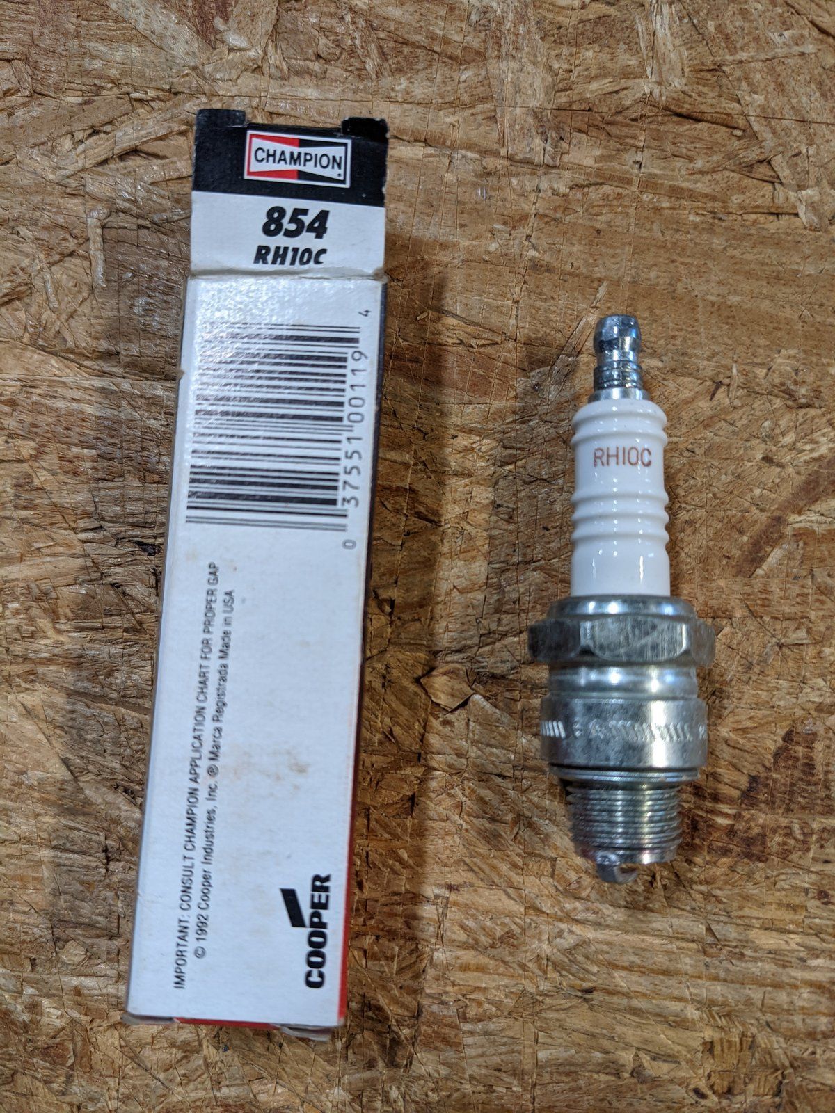 C24301 SPARK PLUG CHAMPION H10C KOHLER K321 C29738 - Ingersoll/Case Tractor Part