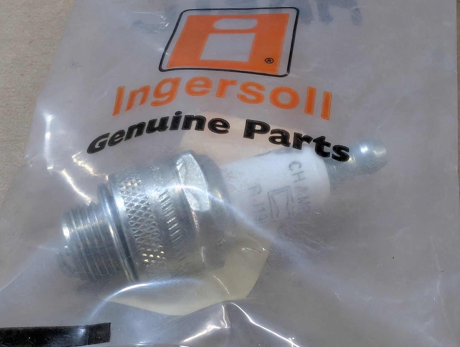C24329 SPARK PLUG CHAMPION RCJ8 BRIGGS 298809 - Ingersoll/Case Tractor Part