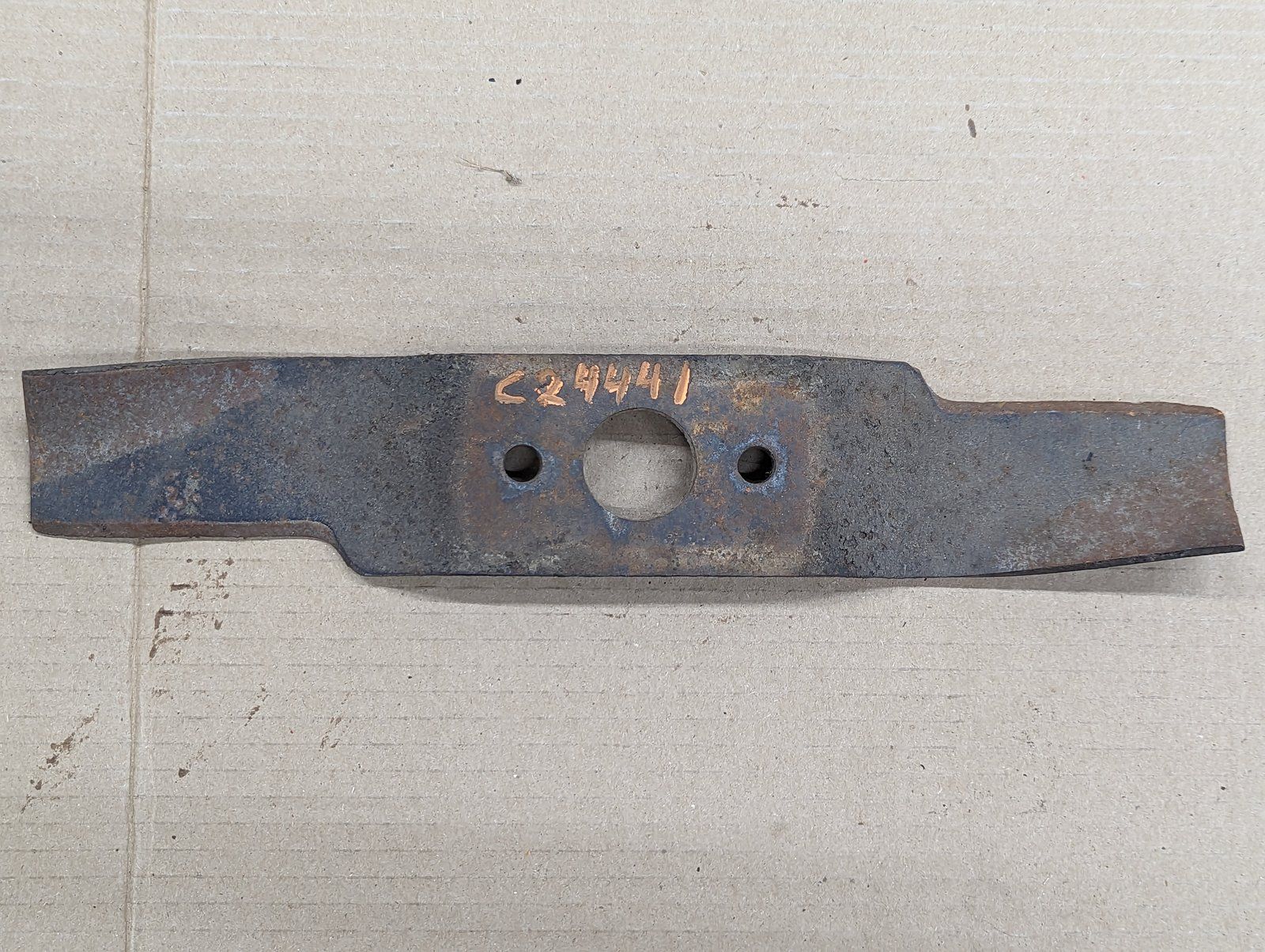 C24441 USED BLADE - 14" 38" CUT F40-N40 - Ingersoll/Case Tractor Part