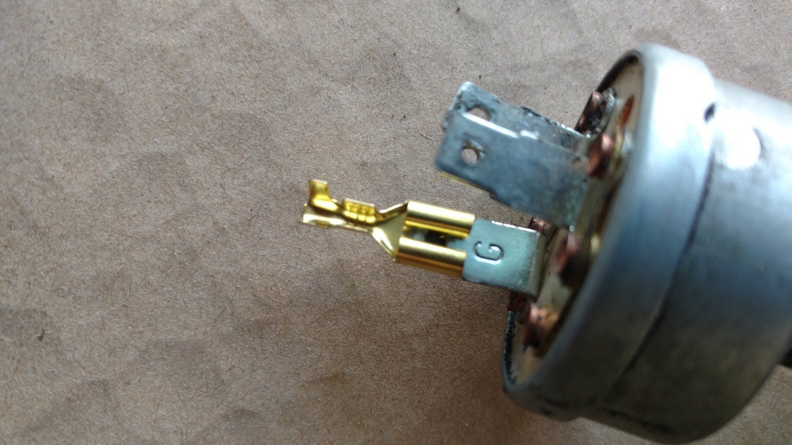 C24460-T WIRE CRIMP CONNECTOR WITH BARB 33-351 - Ingersoll/Case Tractor Part