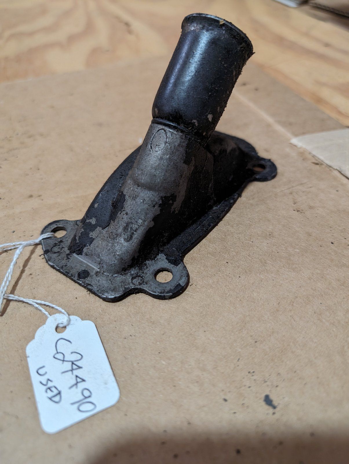 C24490 USED CAM COVER WITH FILLER TUBE - Ingersoll/Case Tractor Part