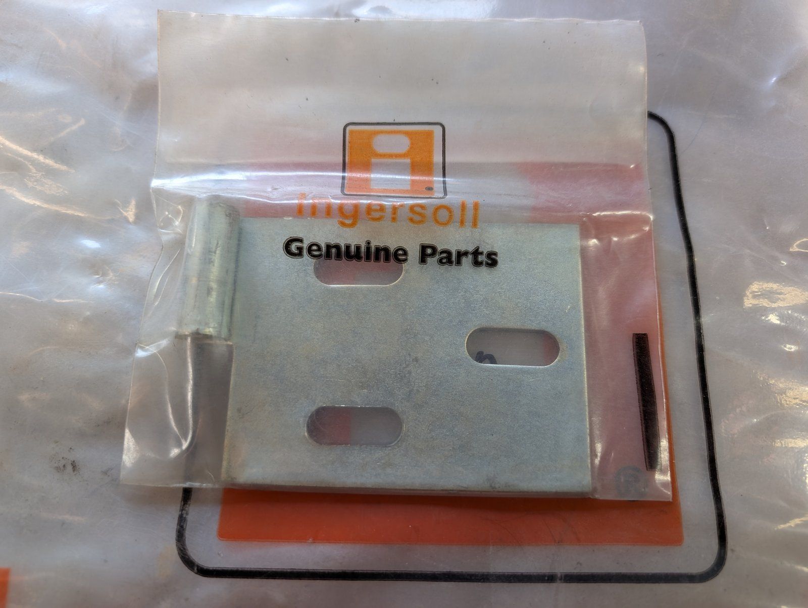 C24514 PLATE - CHUTE HANGER -ZP - Ingersoll/Case Tractor Part