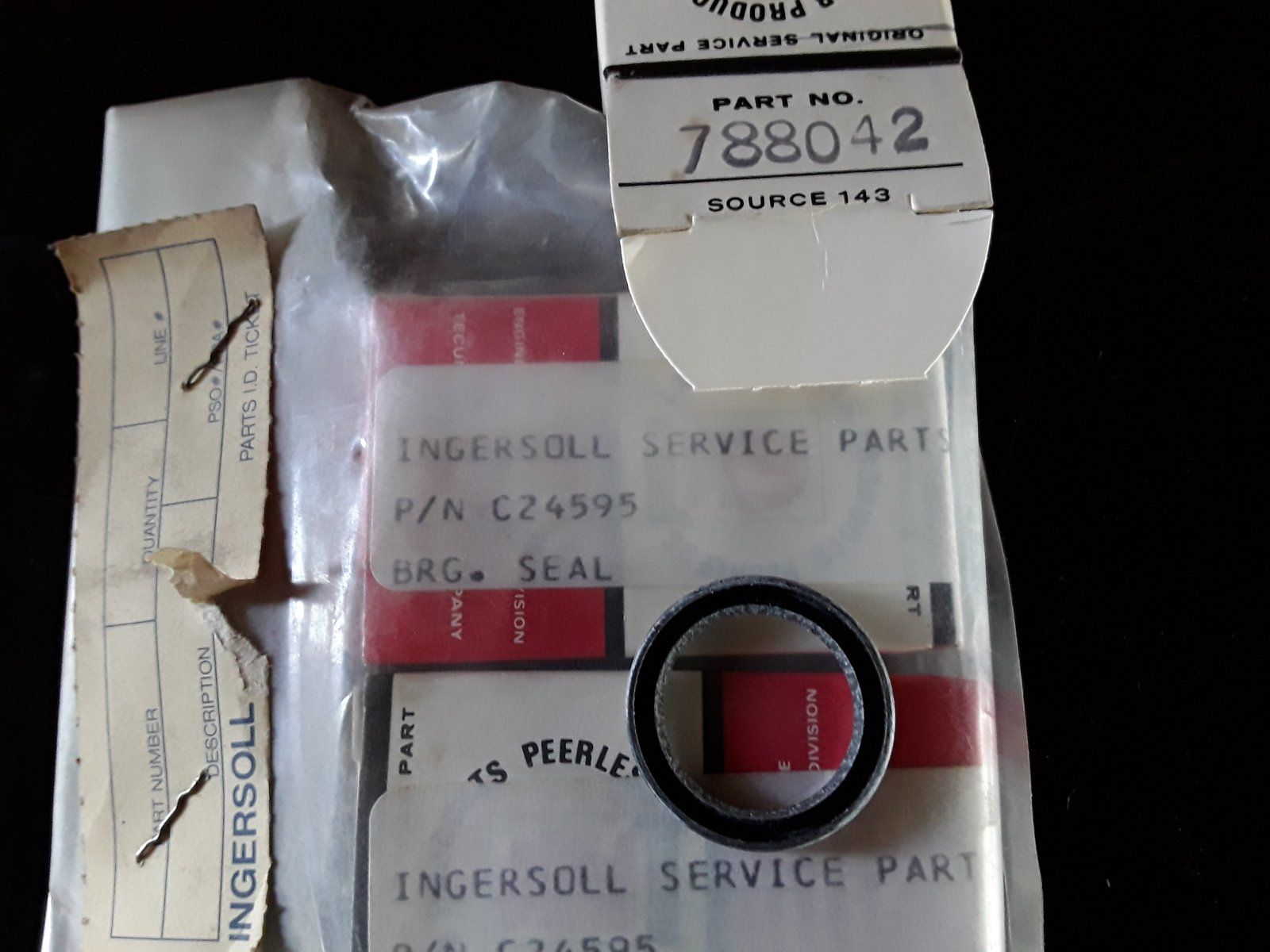 C24595 SEAL TECUMSEH 788042 - Ingersoll/Case Tractor Part
