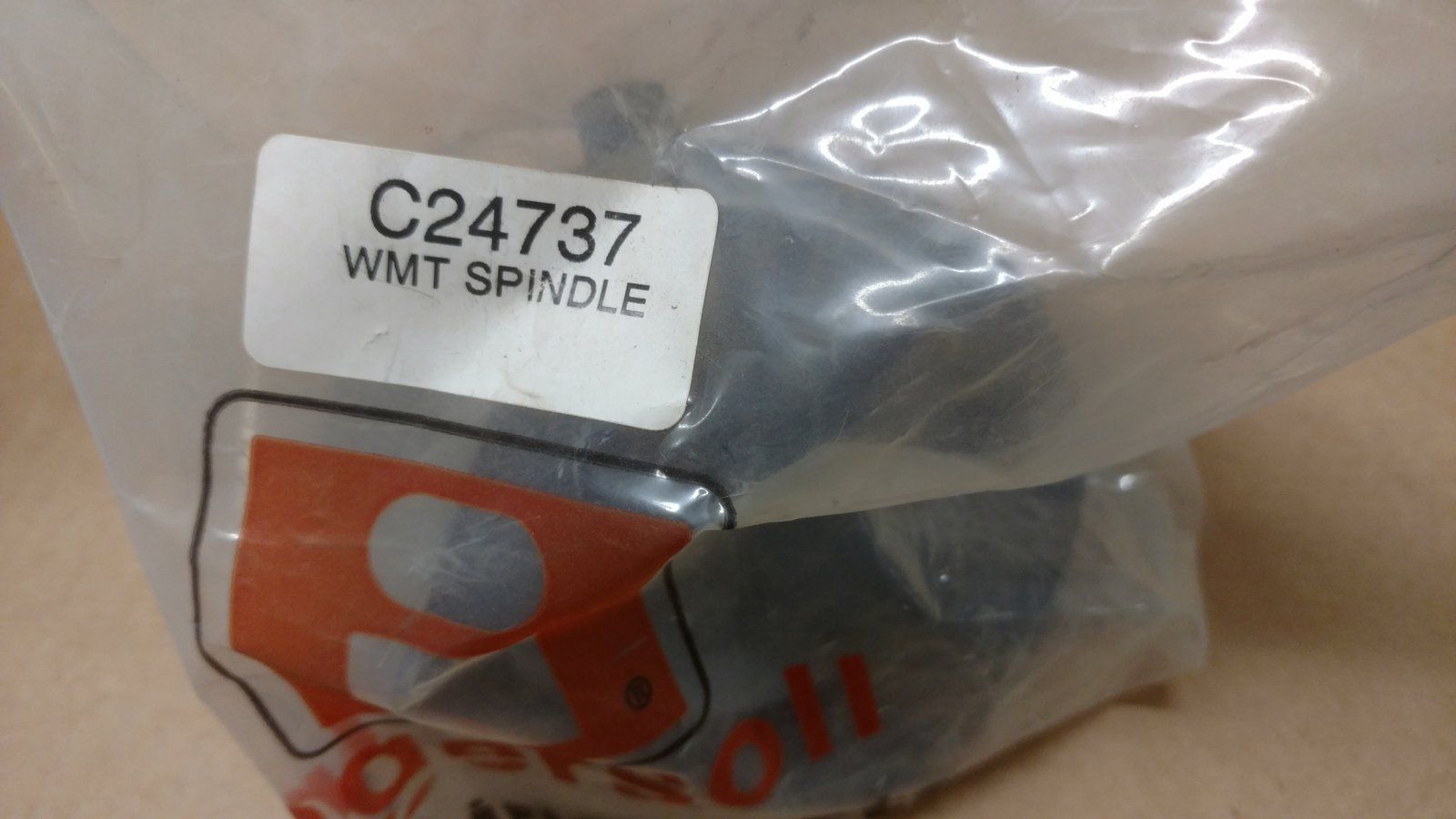 C24737 SPINDLE - Ingersoll/Case Tractor Part