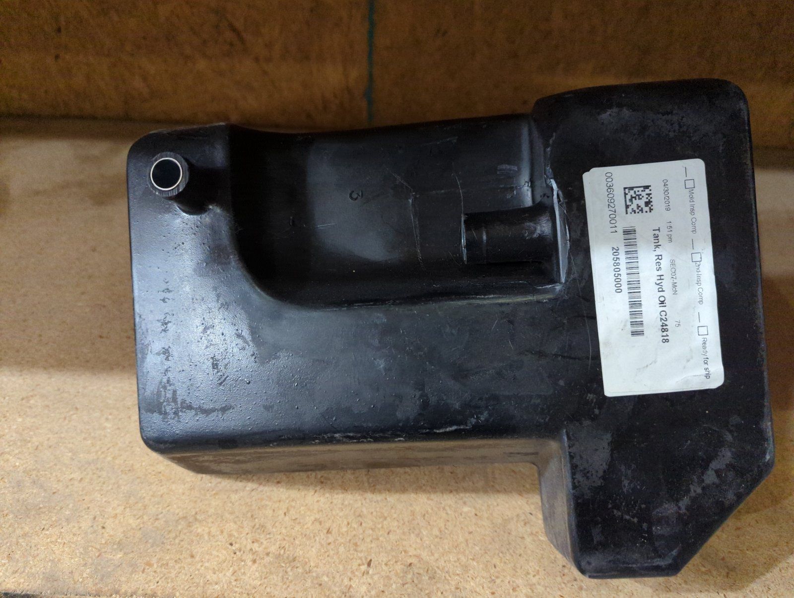 C24818 RESERVOIR - HYD OIL C33176 C33178 - Ingersoll/Case Tractor Part