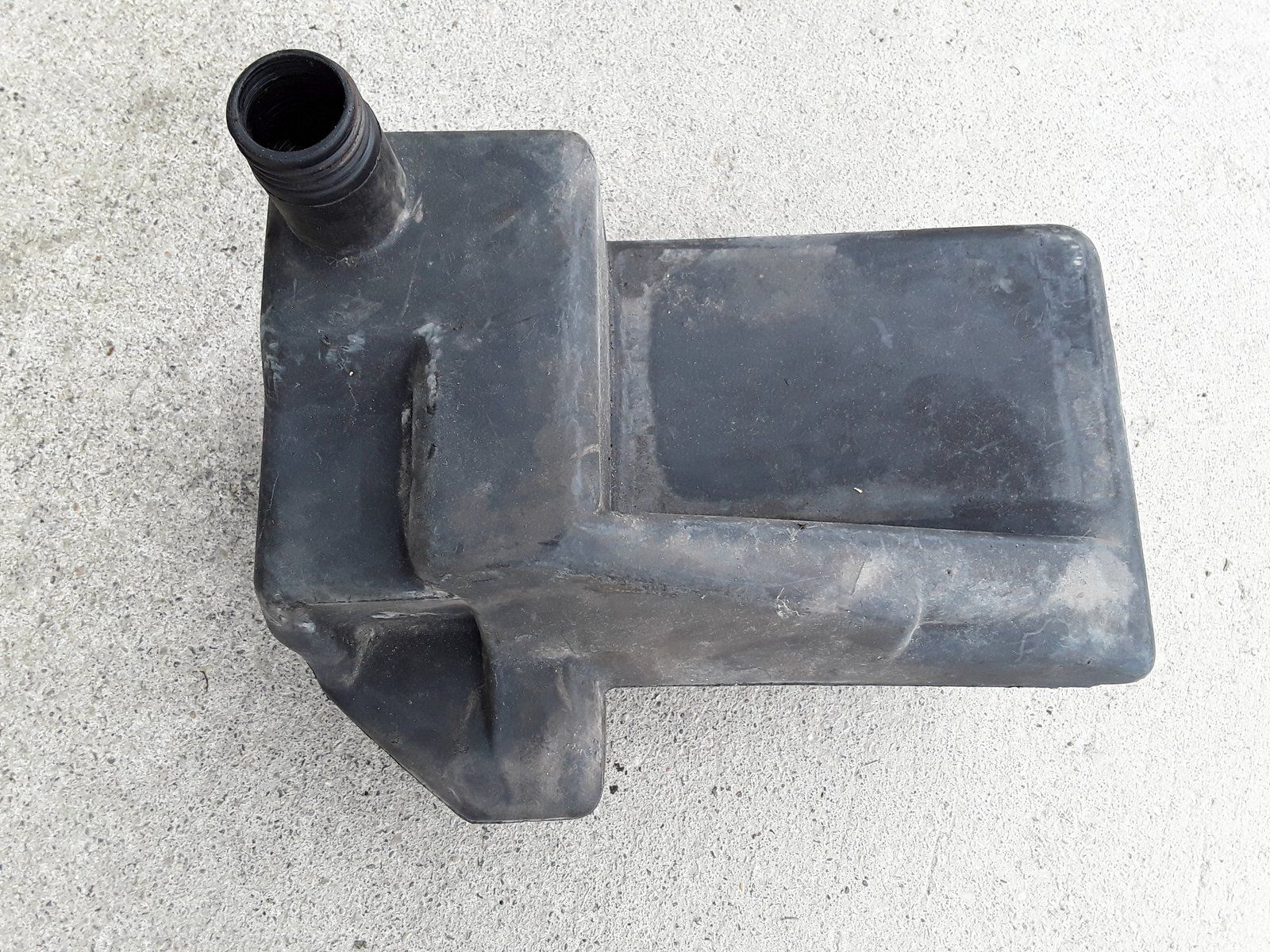 C24818 USED RESERVOIR - HYD OIL C33176 - Ingersoll/Case Tractor Part