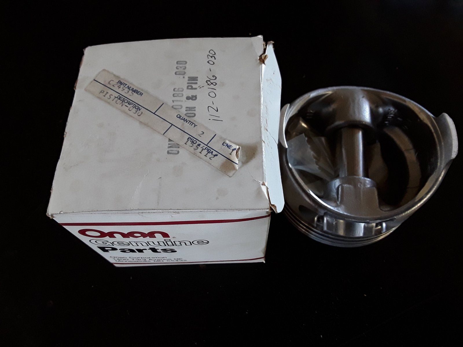 C24935 ONAN 112-0183-30 PISTON C40796 112-0264-03 - Ingersoll/Case Tractor Part