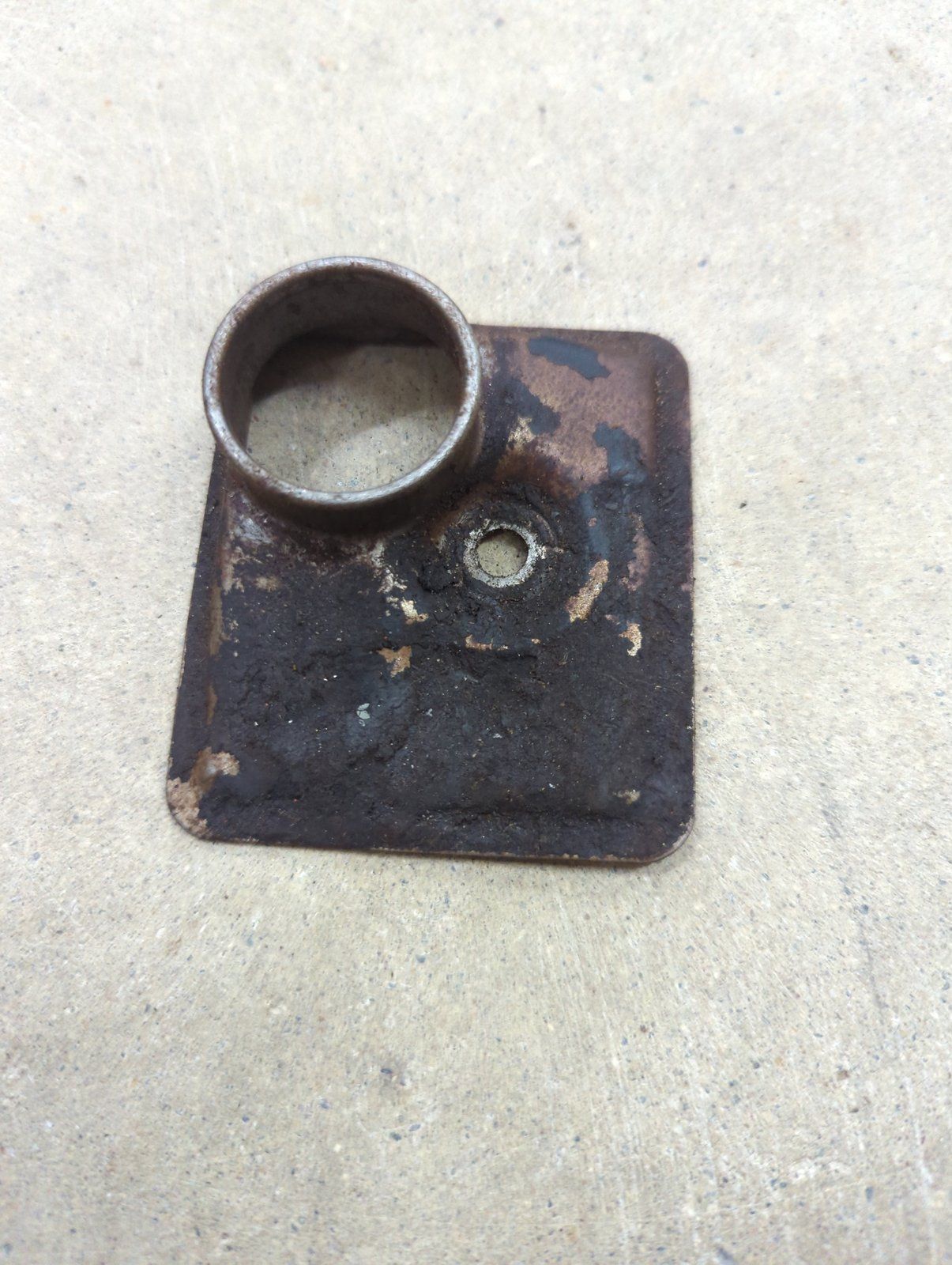 C24948 USED COVER VALVE WITH BREATHER PORT - Ingersoll/Case Tractor Part
