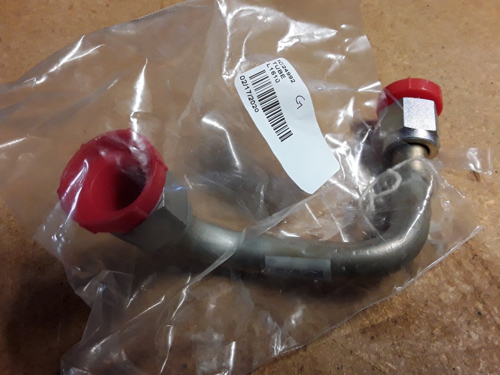 C24992 TUBE - HOLDING VALVE TO TRAVEL - Ingersoll/Case Tractor Part