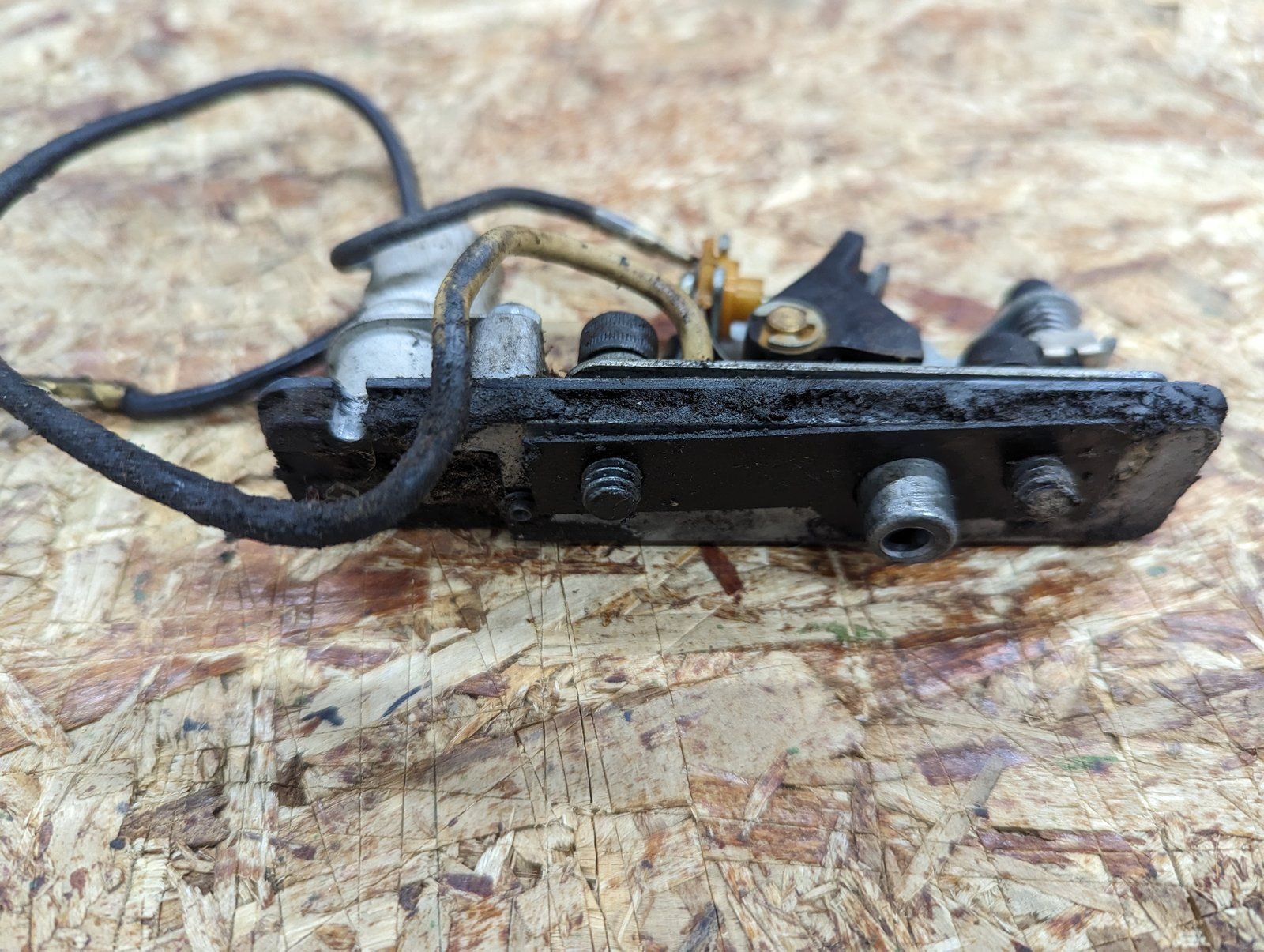 C25100 USED IGNITION BASE ASSY ONAN 160-1219 C23857 160-1172 - Ingersoll/Case Tractor Part