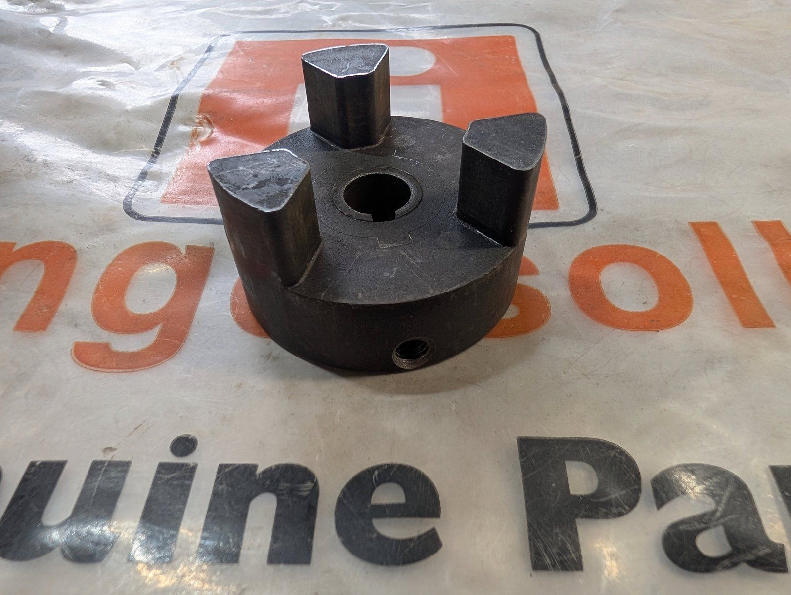 C25212 HUB HALF - PUMP LOVE JOY 9/16 PUMP SIDE - Ingersoll/Case Tractor Part
