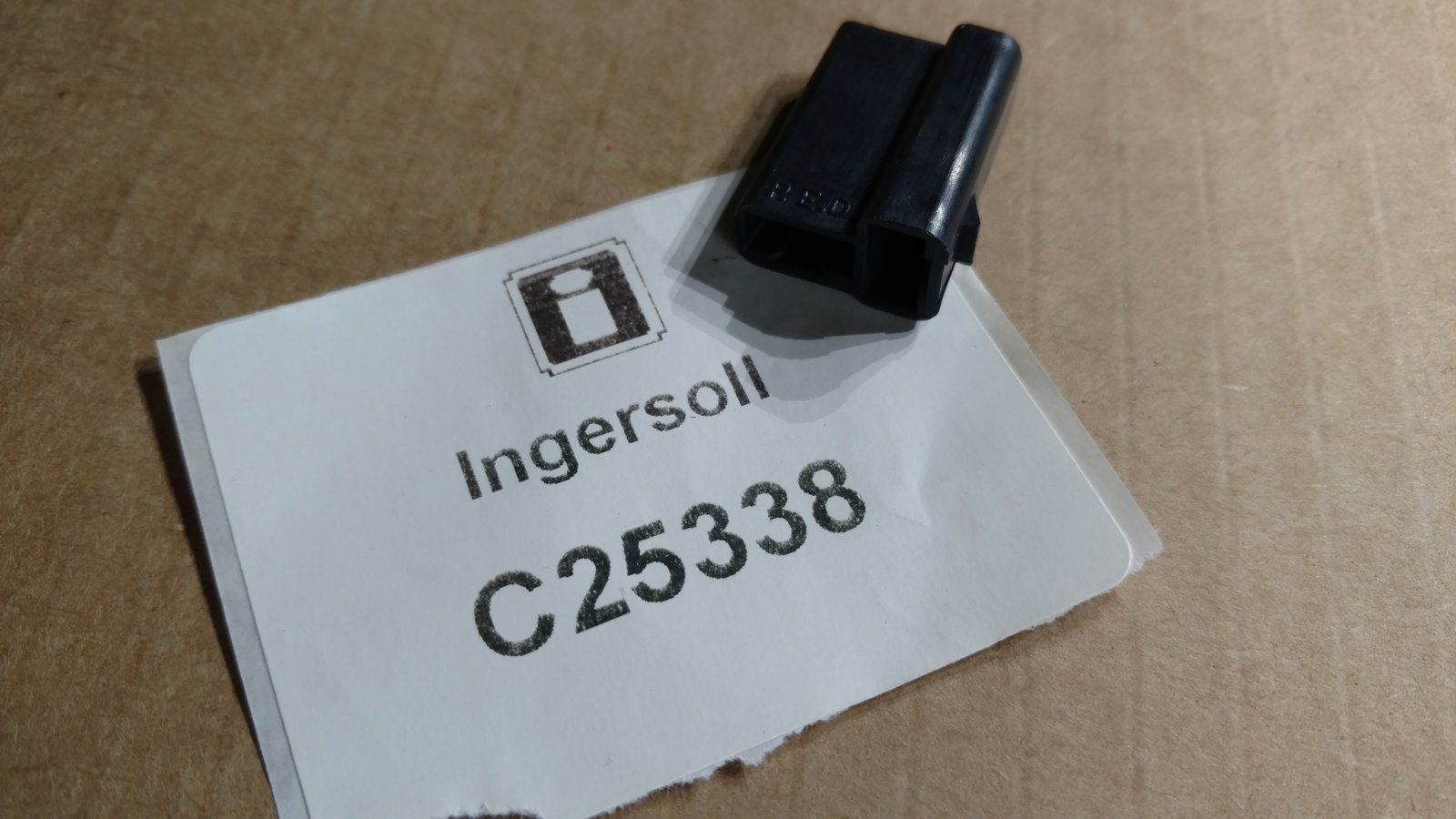 C25338 CONNECTOR - FEMALE 2 TERMINAL - Ingersoll/Case Tractor Part