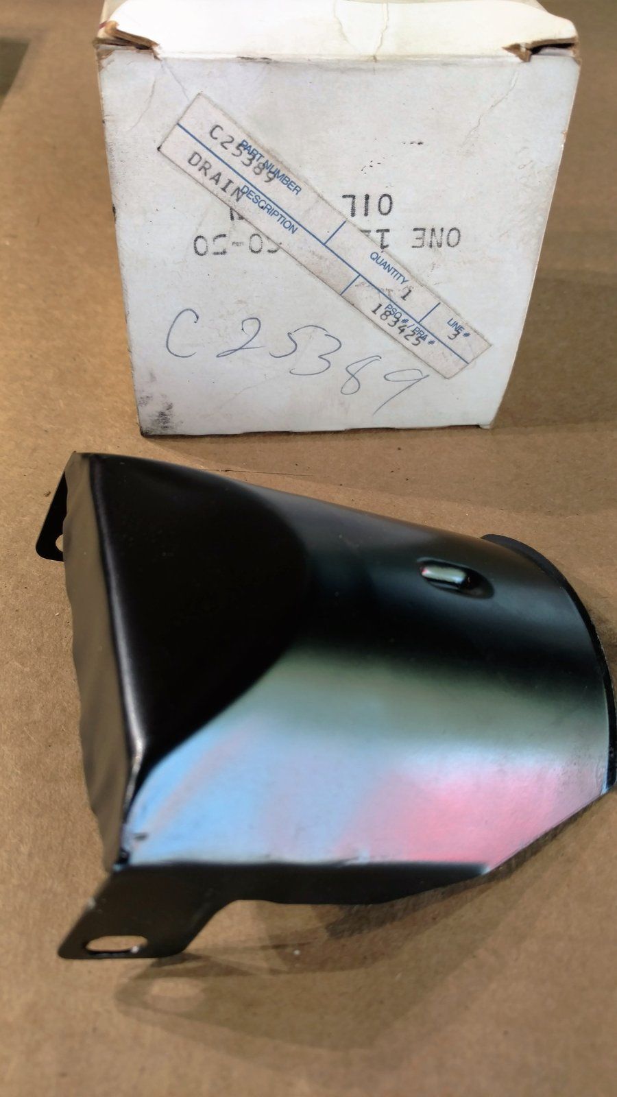 C25389 OIL DRAIN COVER - ONAN 1522-0360-50 - Ingersoll/Case Tractor Part