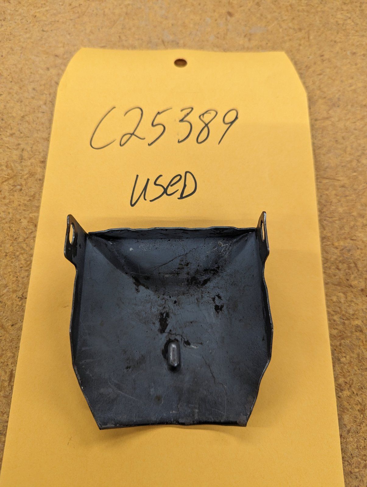 C25389 USED OIL DRAIN COVER - ONAN 1522-0360-50 - Ingersoll/Case Tractor Part