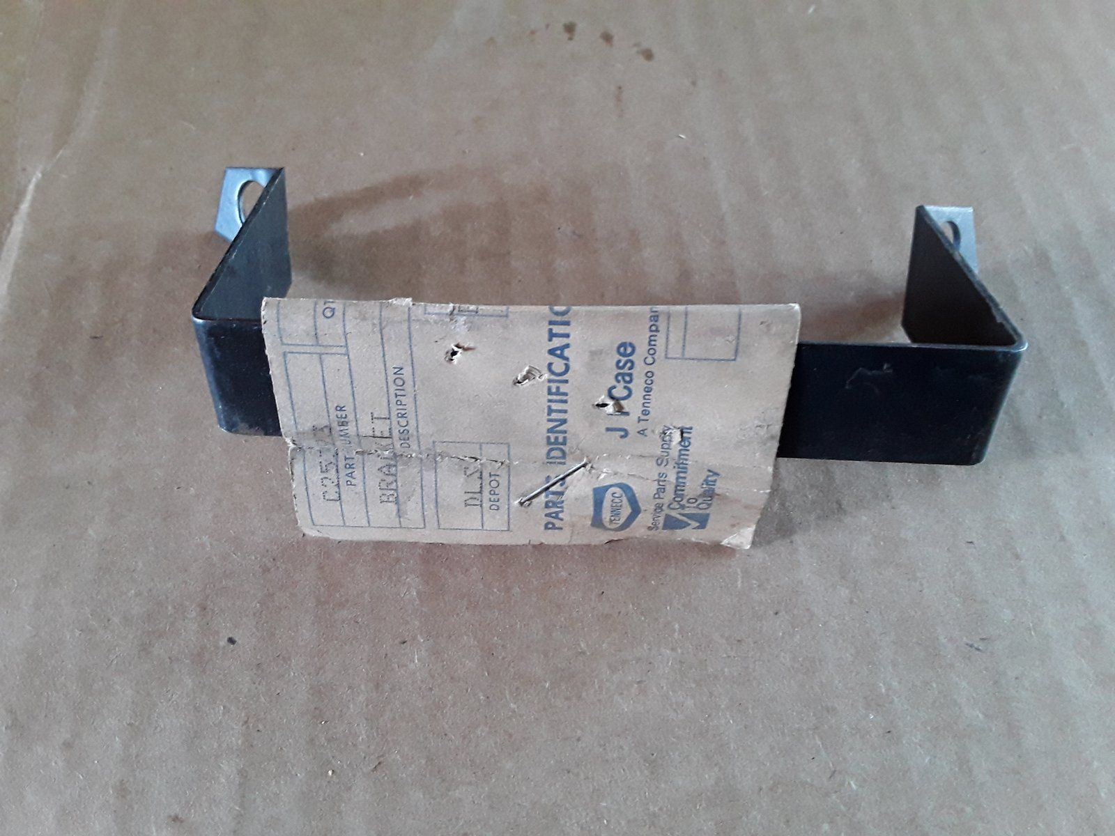 C25393 BRACKET - AIR INTAKE DUCT - Ingersoll/Case Tractor Part