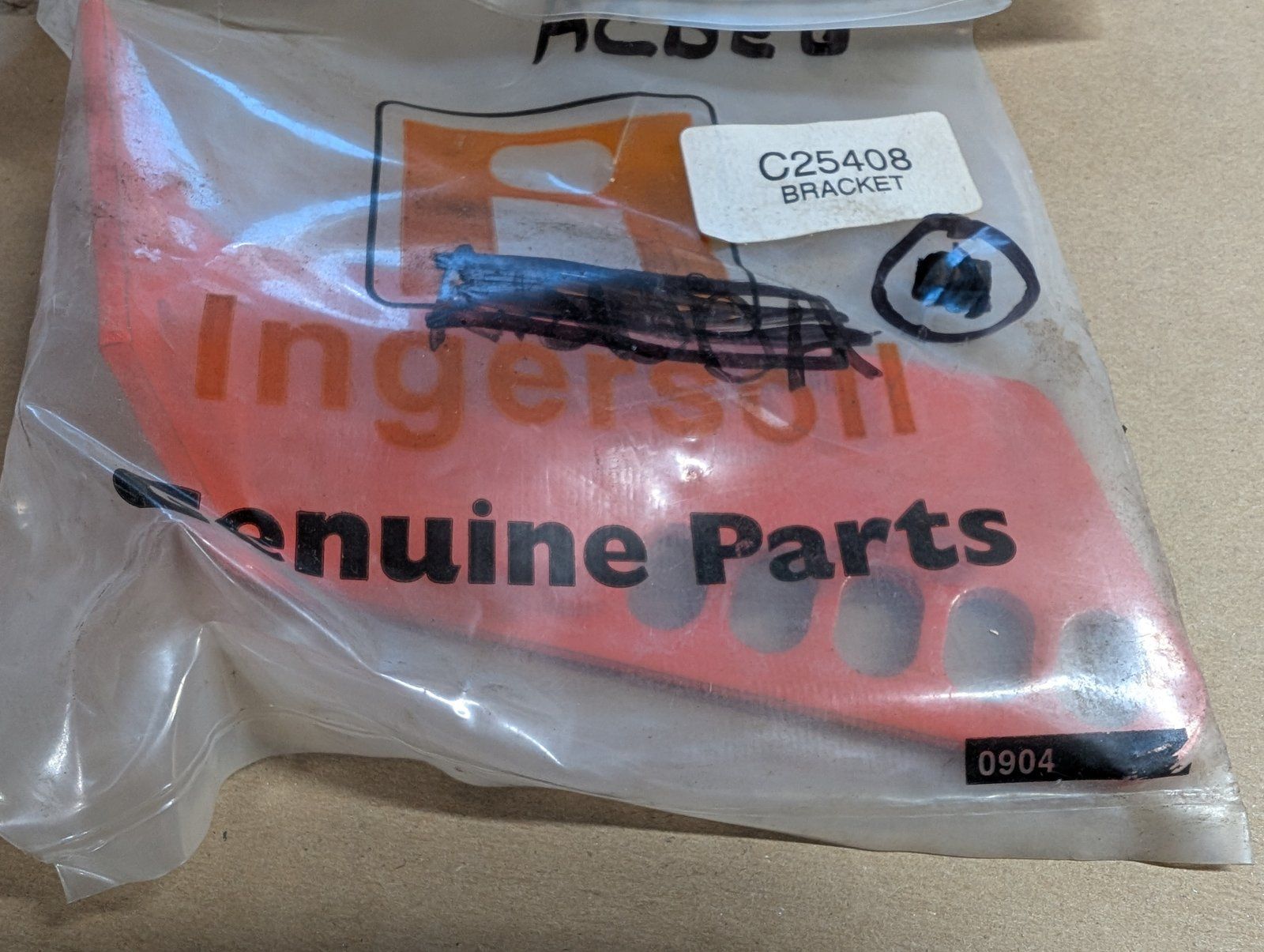 C25408 BRACKET HEIGHT ADJ - Ingersoll/Case Tractor Part