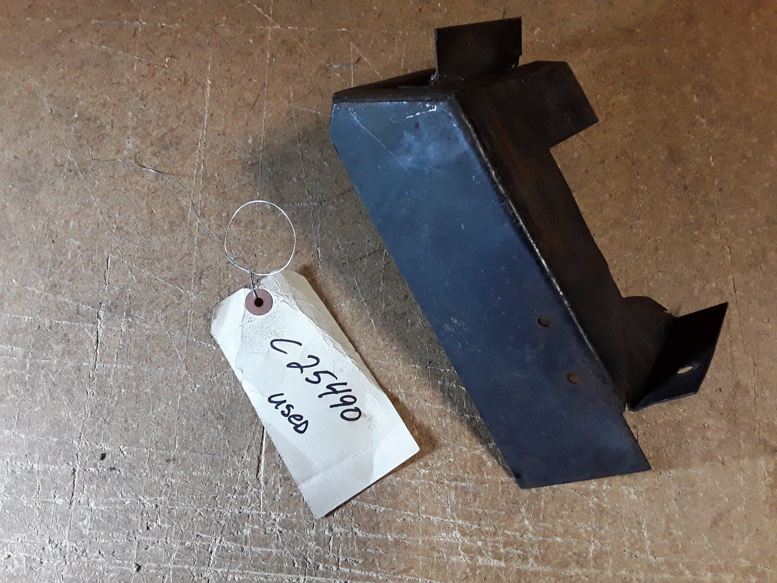 C25490 USED EXHAUST SHIELD R.H. ONAN - Ingersoll/Case Tractor Part