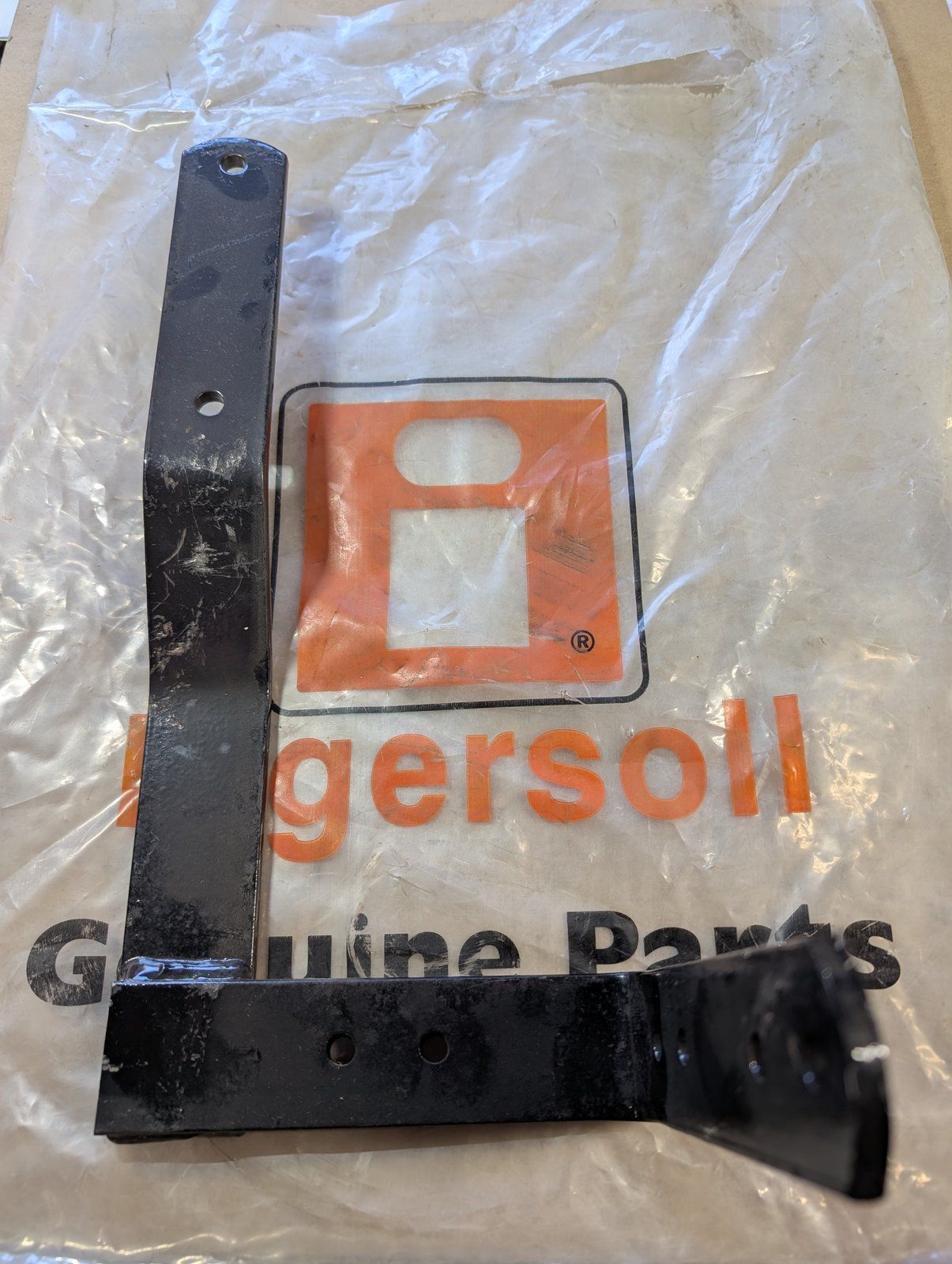 C25519 MOUNT LH CAB - Ingersoll/Case Tractor Part